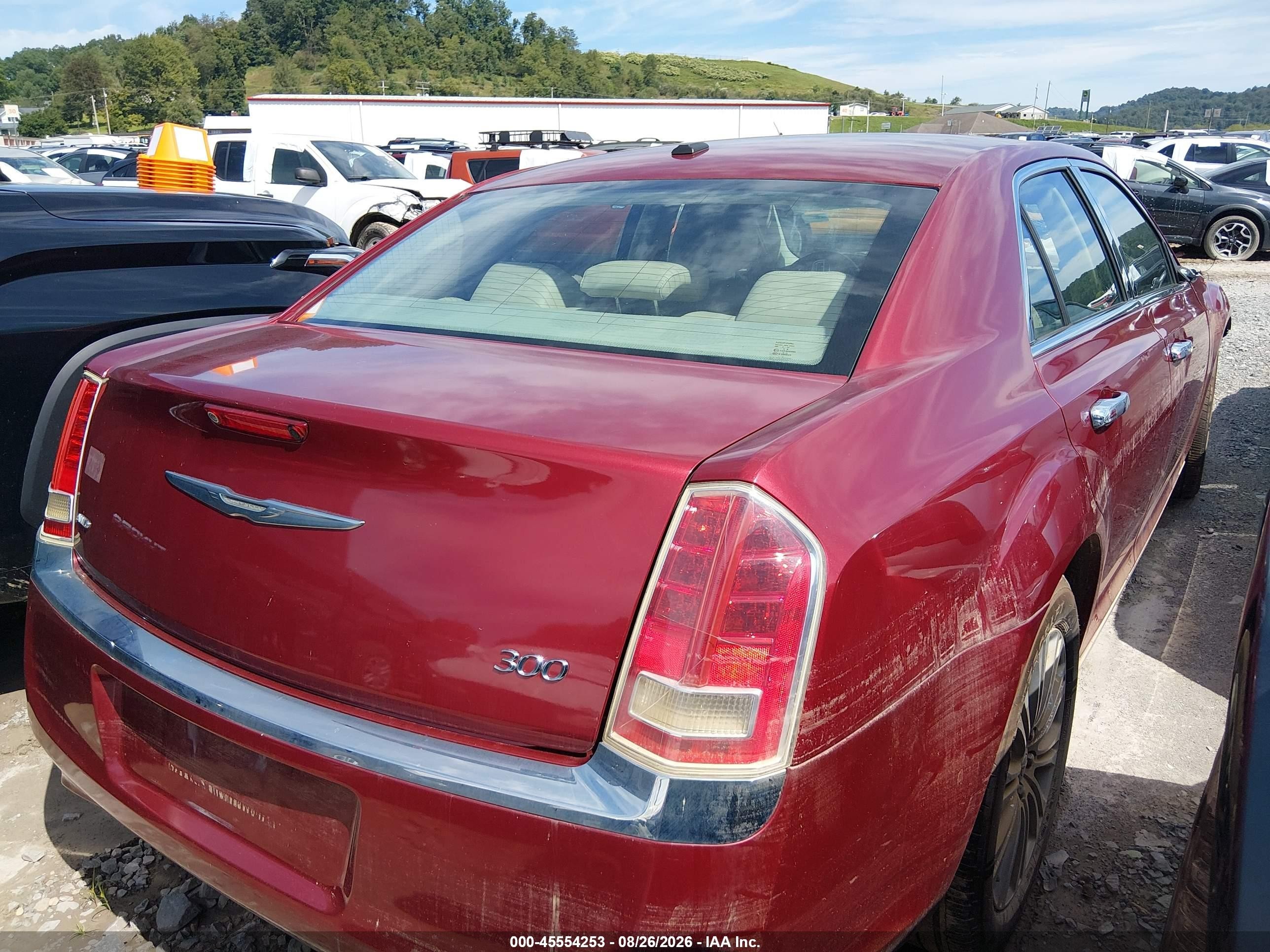 2014 Chrysler 300   Red vin: 2C3CCARG5EH321470