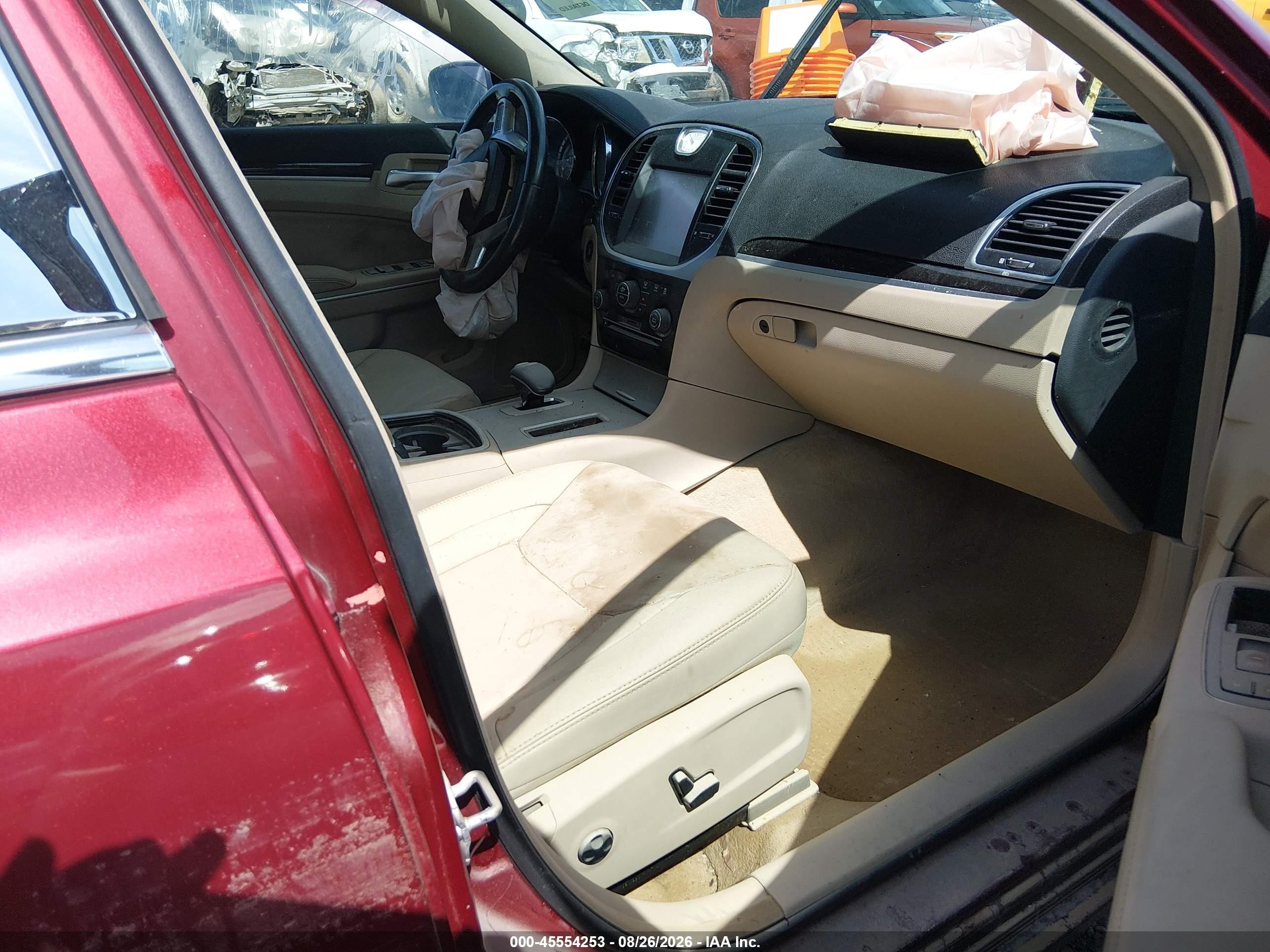2014 Chrysler 300   Red vin: 2C3CCARG5EH321470