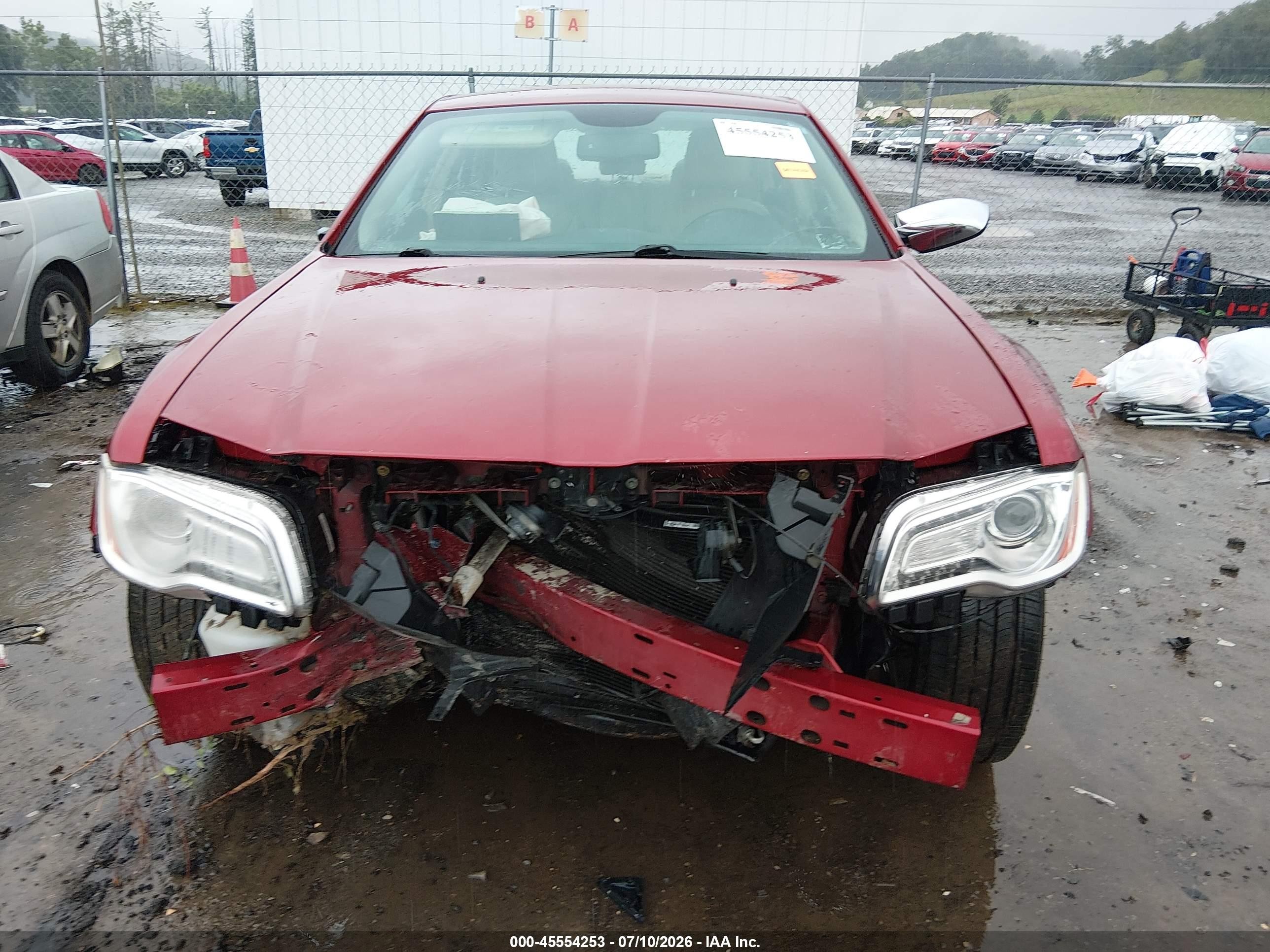 2014 Chrysler 300   Red vin: 2C3CCARG5EH321470