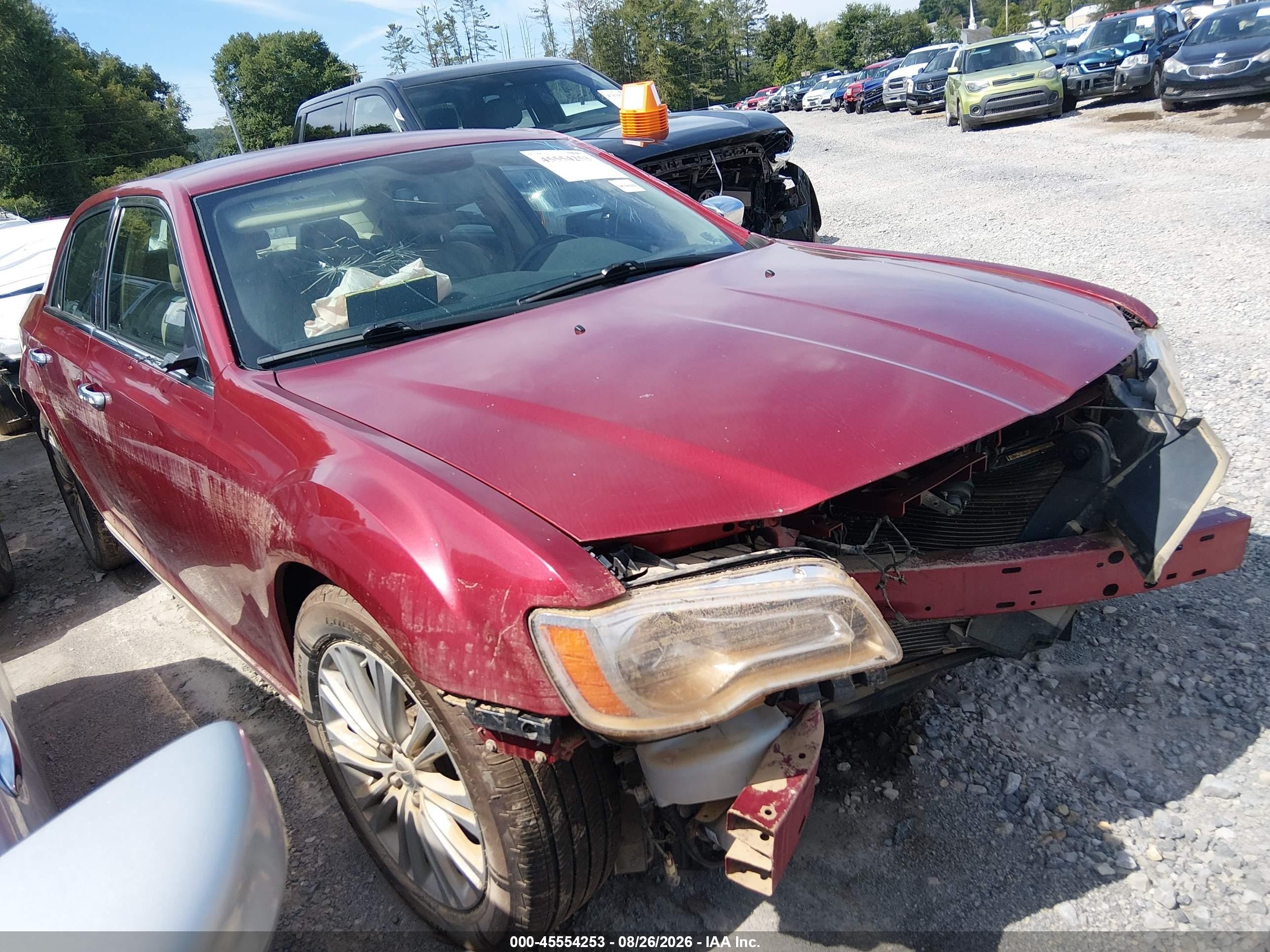 2014 Chrysler 300   Red vin: 2C3CCARG5EH321470