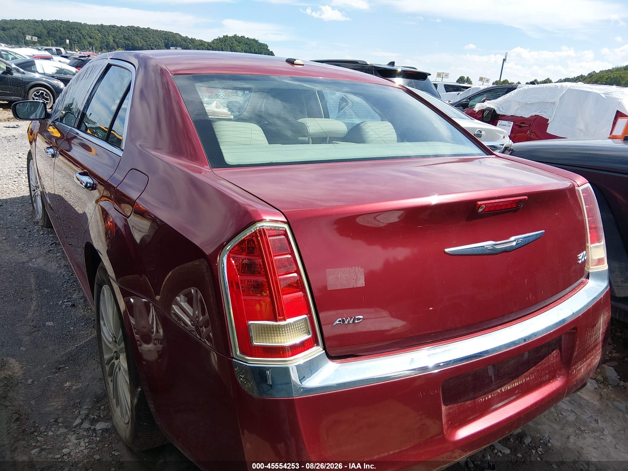 2014 Chrysler 300   Red vin: 2C3CCARG5EH321470