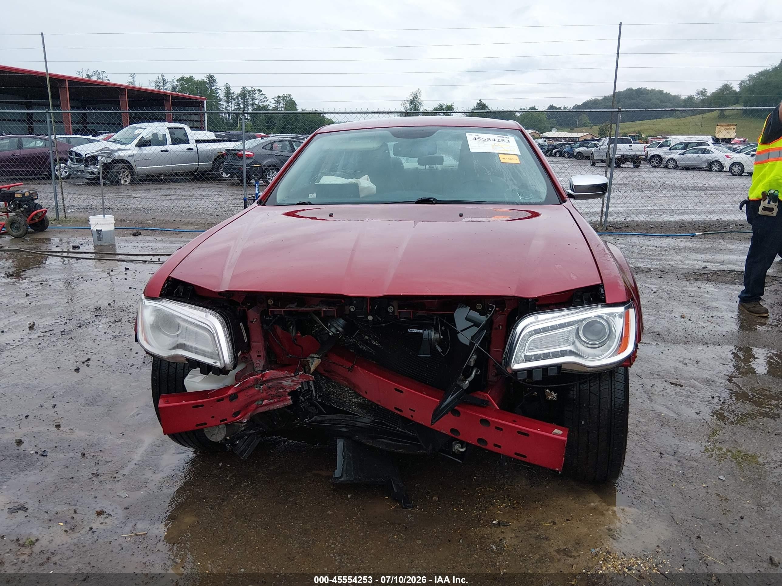2014 Chrysler 300   Red vin: 2C3CCARG5EH321470