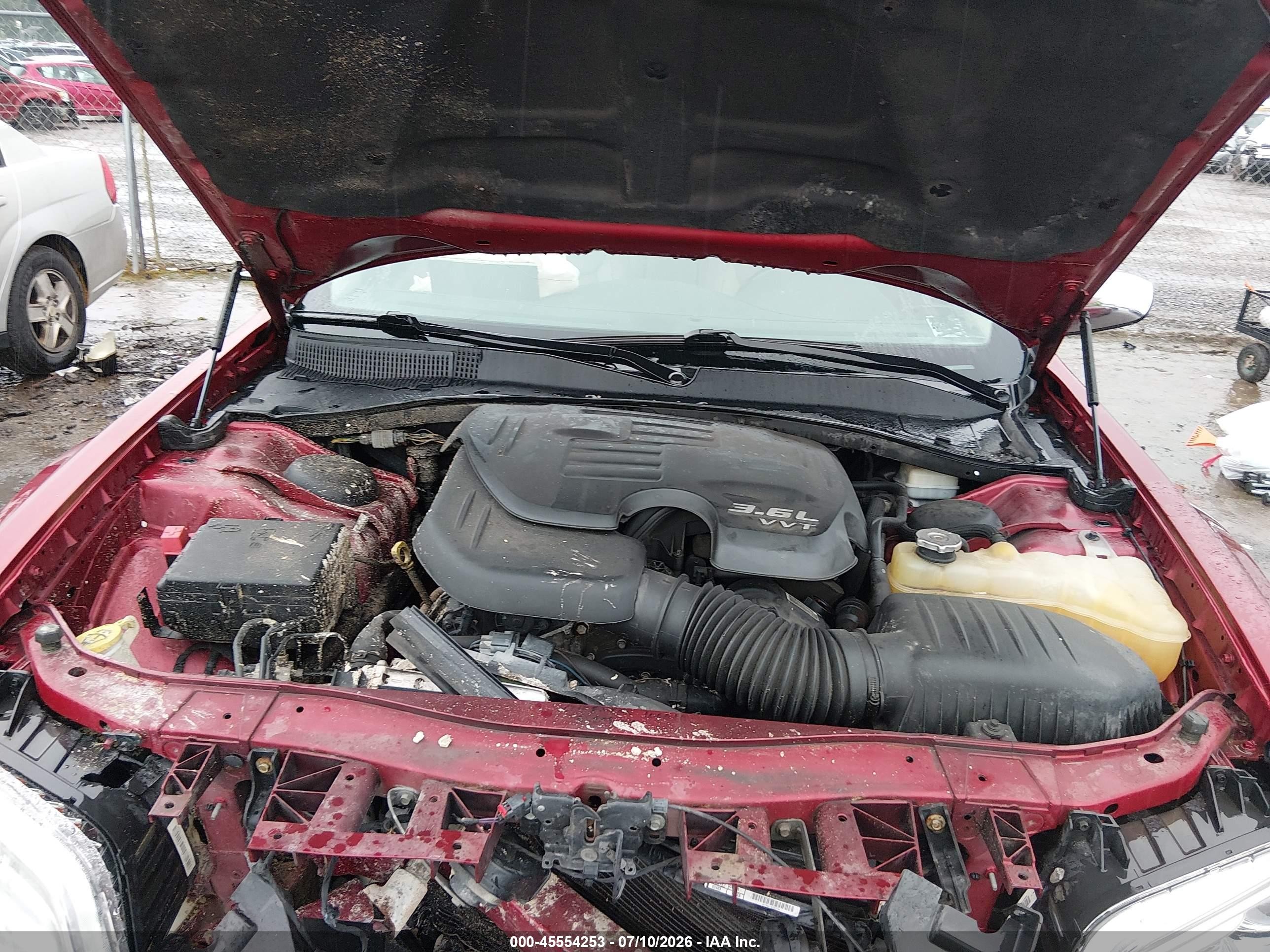 2014 Chrysler 300   Red vin: 2C3CCARG5EH321470