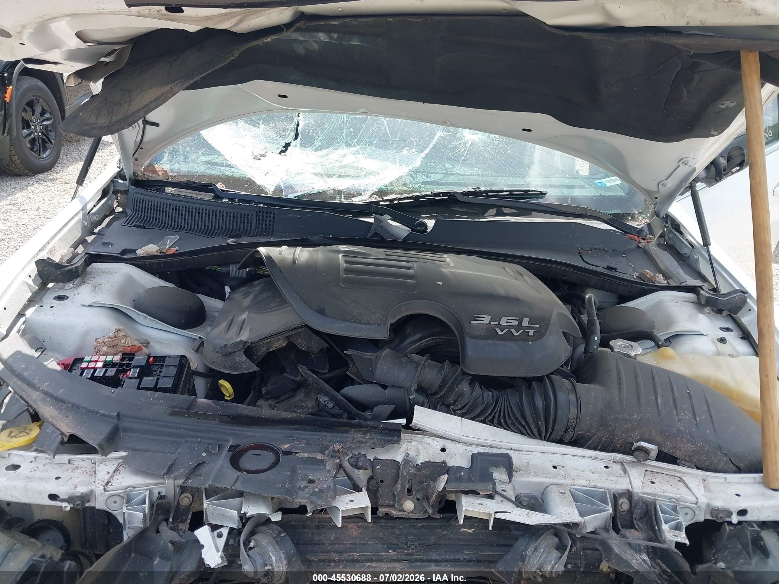 2014 Chrysler 300   White vin: 2C3CCARG5EH384374