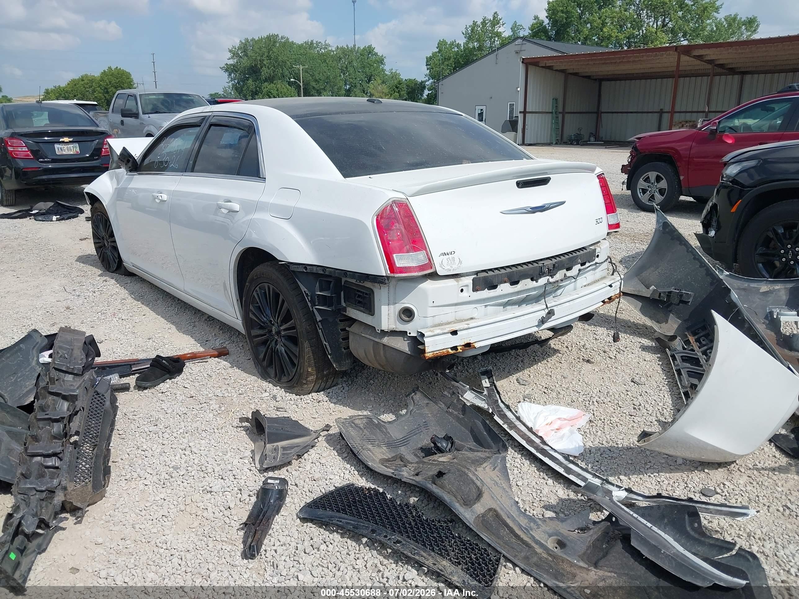 2014 Chrysler 300   White vin: 2C3CCARG5EH384374