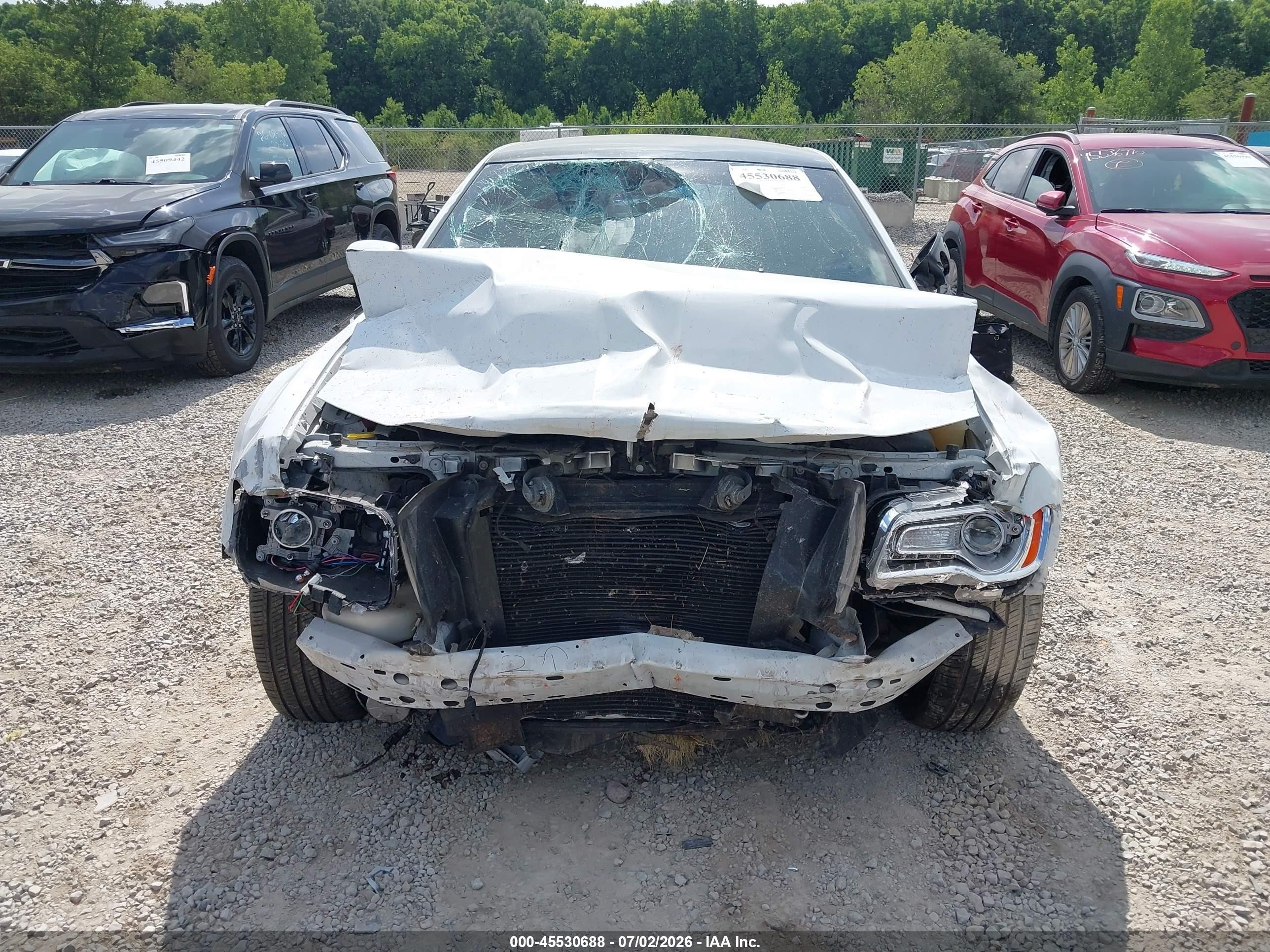 2014 Chrysler 300   White vin: 2C3CCARG5EH384374