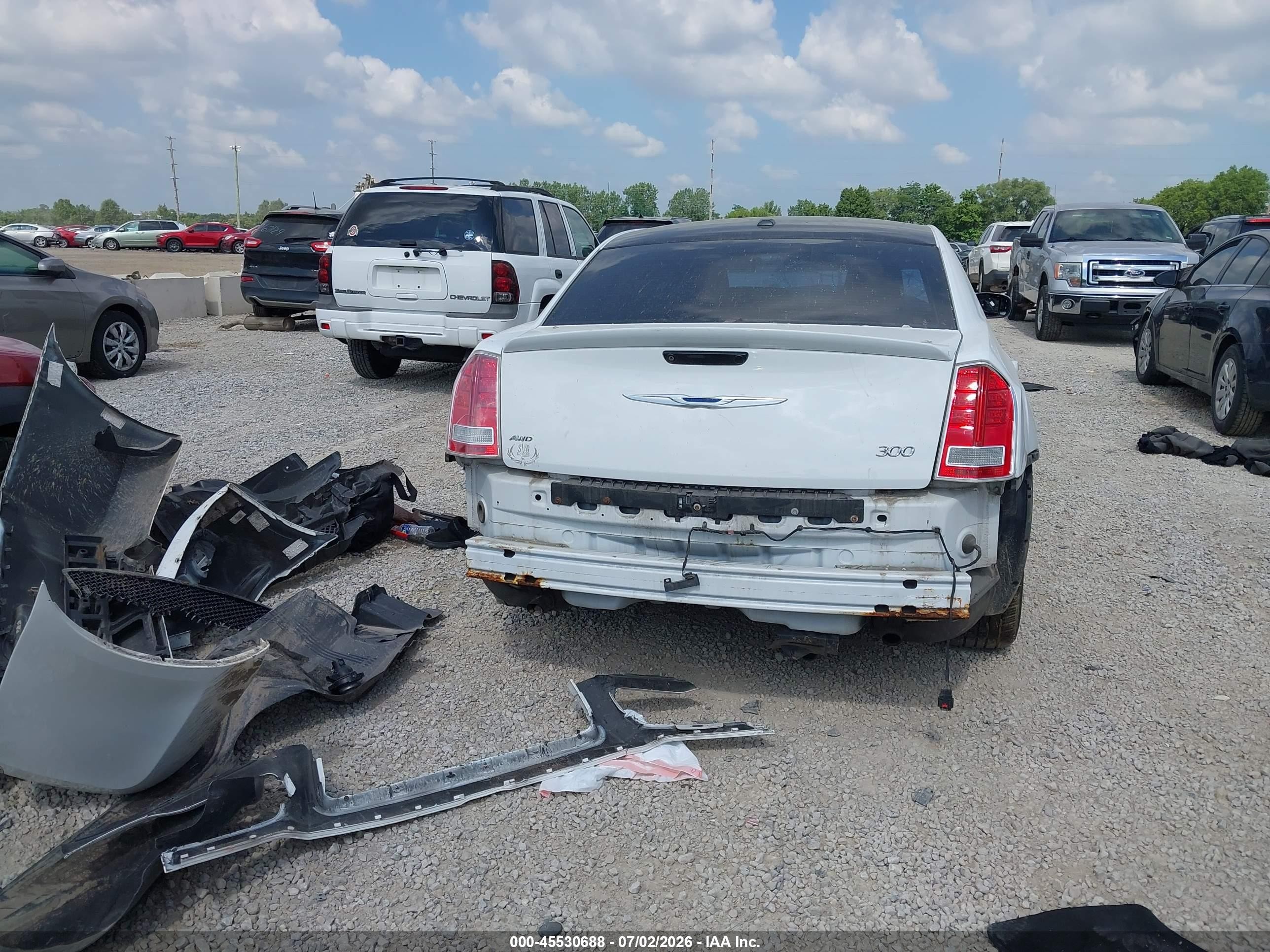 2014 Chrysler 300   White vin: 2C3CCARG5EH384374