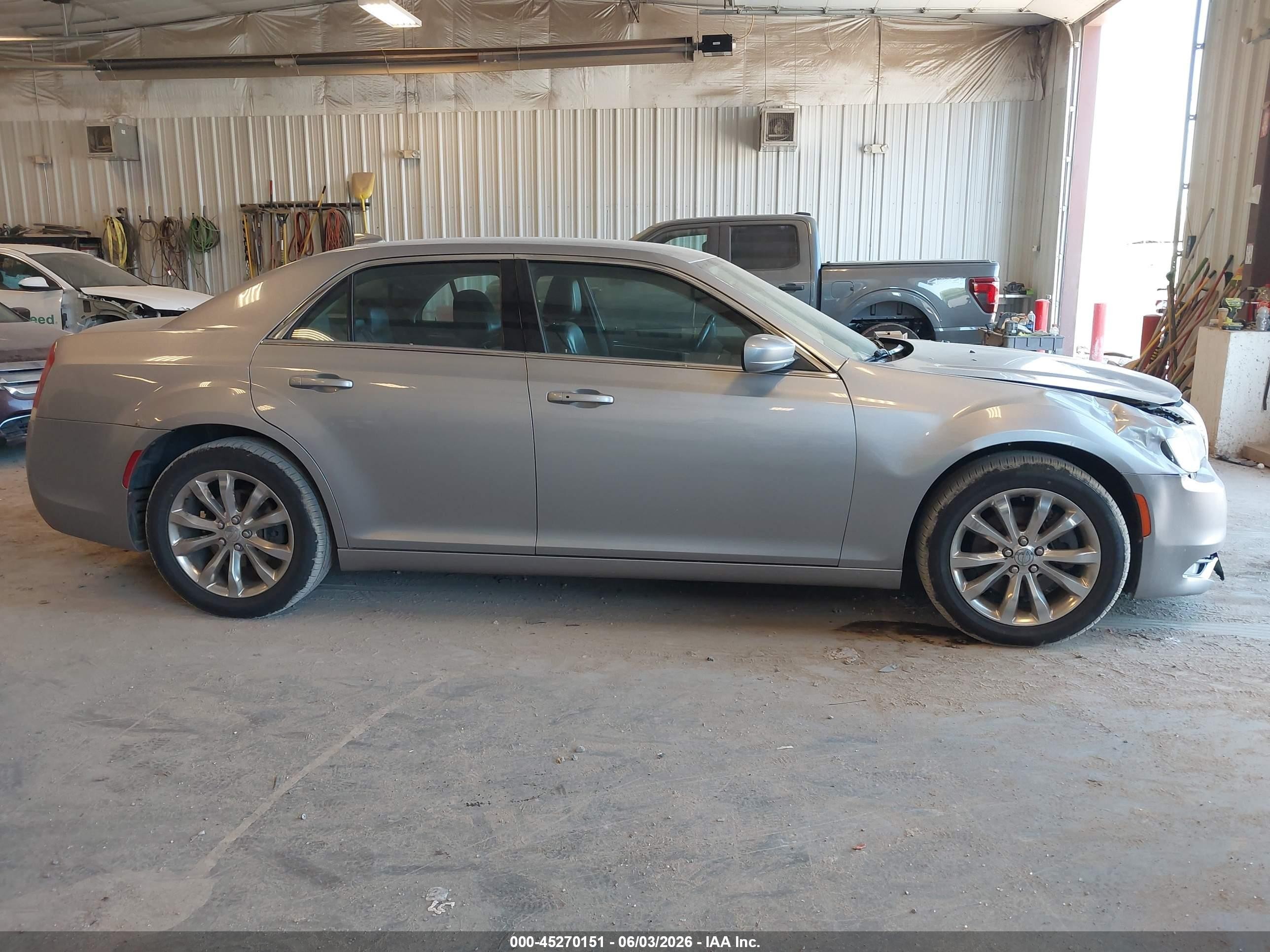 2015 Chrysler 300 Limited Silver vin: 2C3CCARG5FH923397
