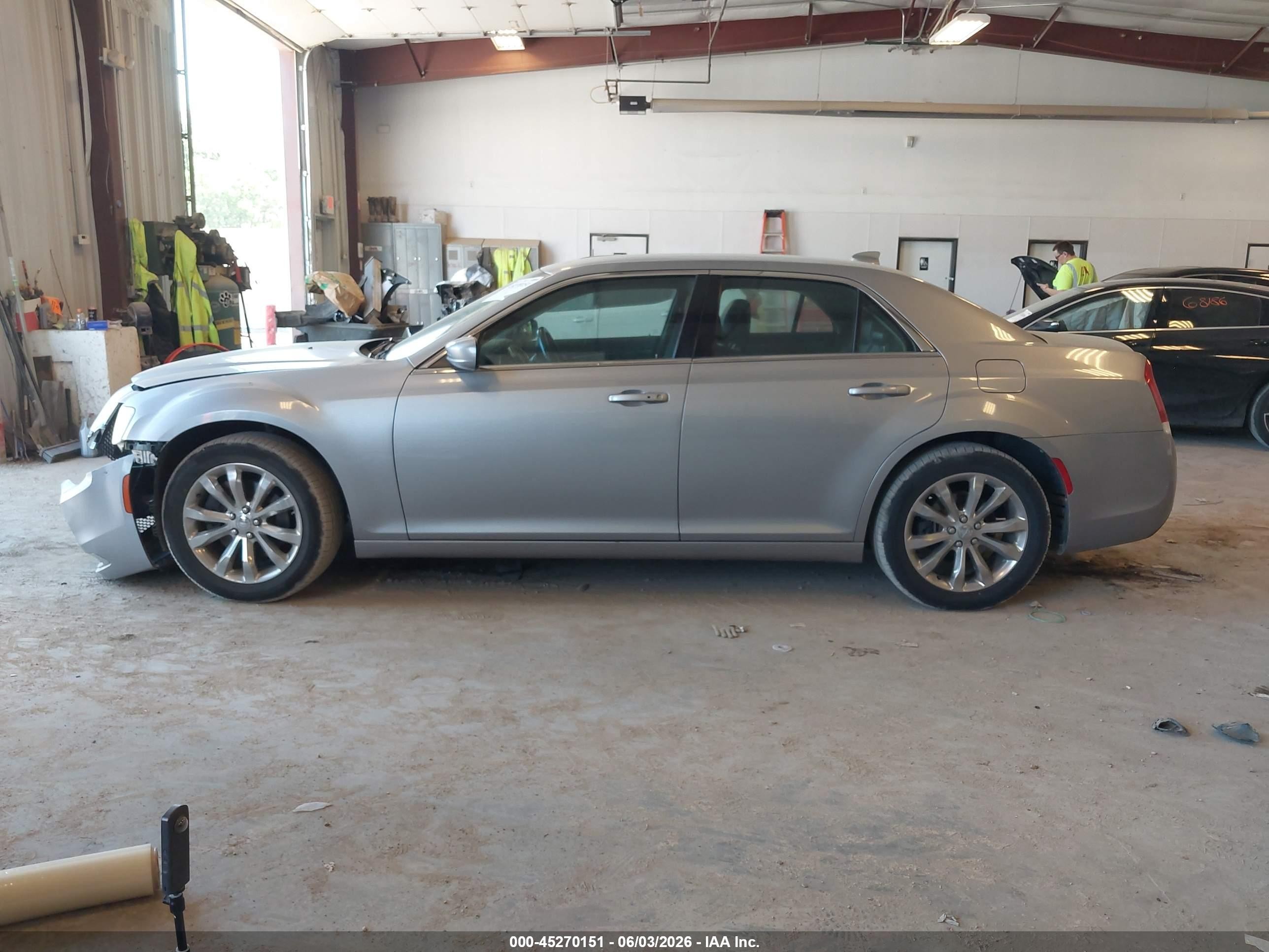 2015 Chrysler 300 Limited Silver vin: 2C3CCARG5FH923397