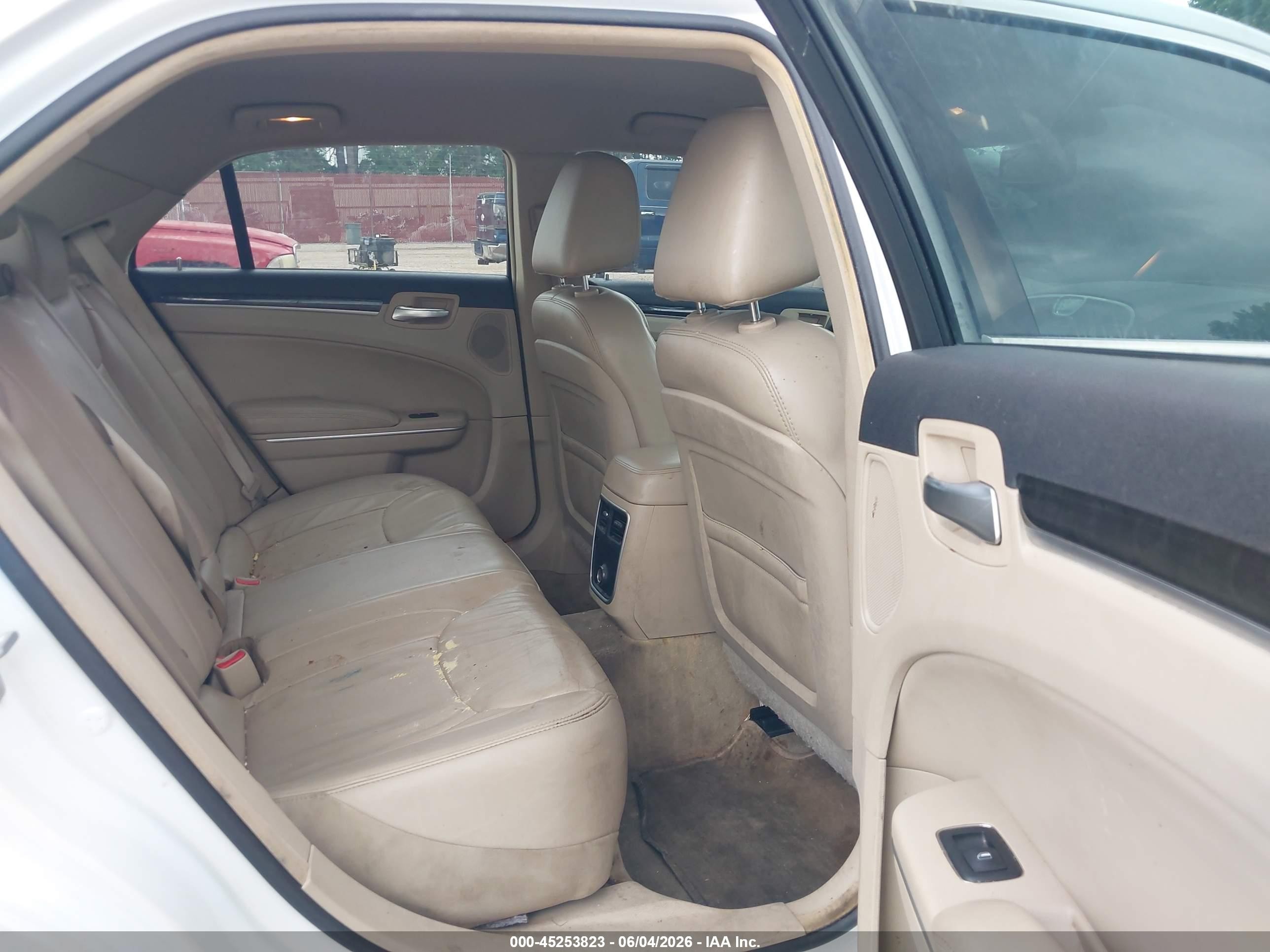 2014 Chrysler 300   White vin: 2C3CCARG6EH179467