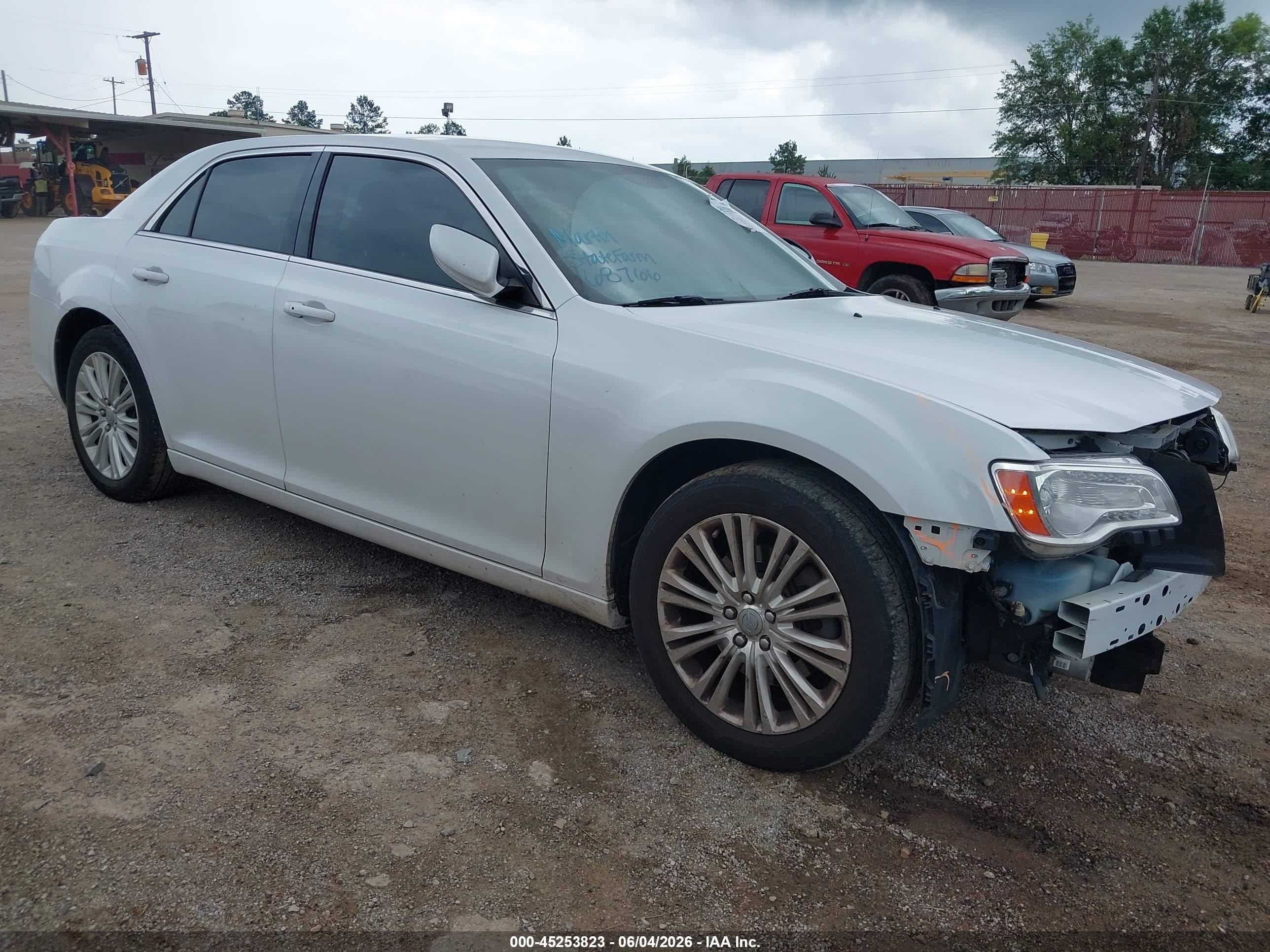 2014 Chrysler 300   White vin: 2C3CCARG6EH179467