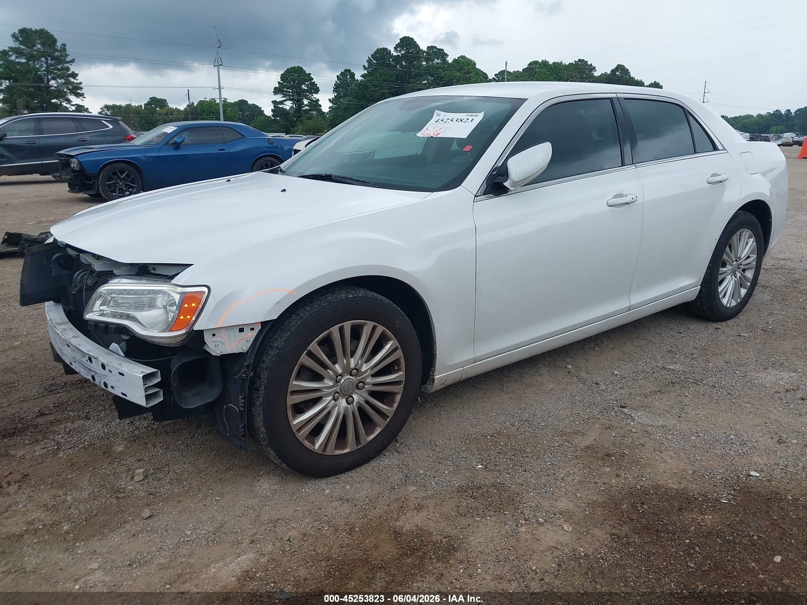 2014 Chrysler 300   White vin: 2C3CCARG6EH179467