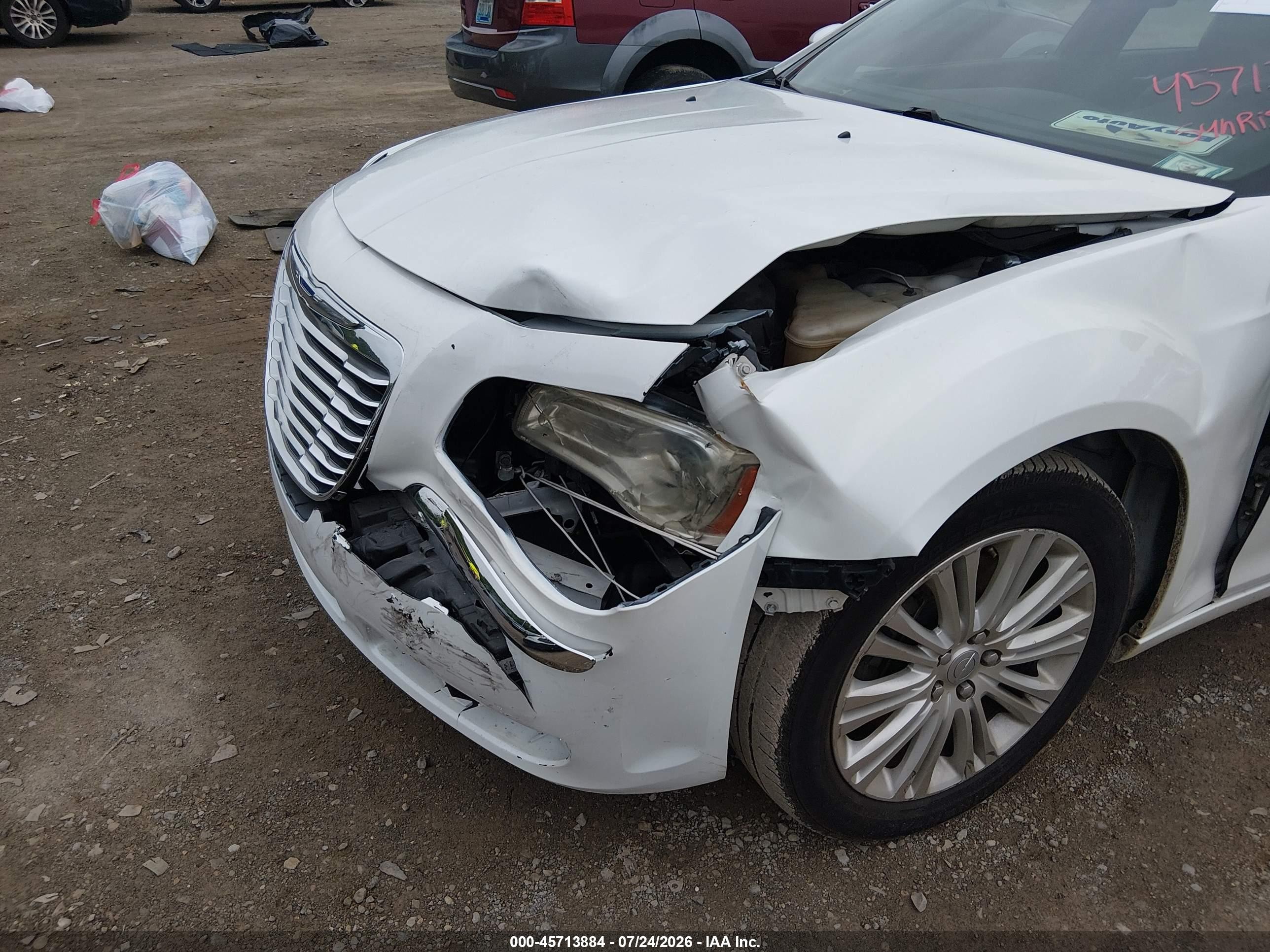 2014 Chrysler 300   White vin: 2C3CCARG6EH183891