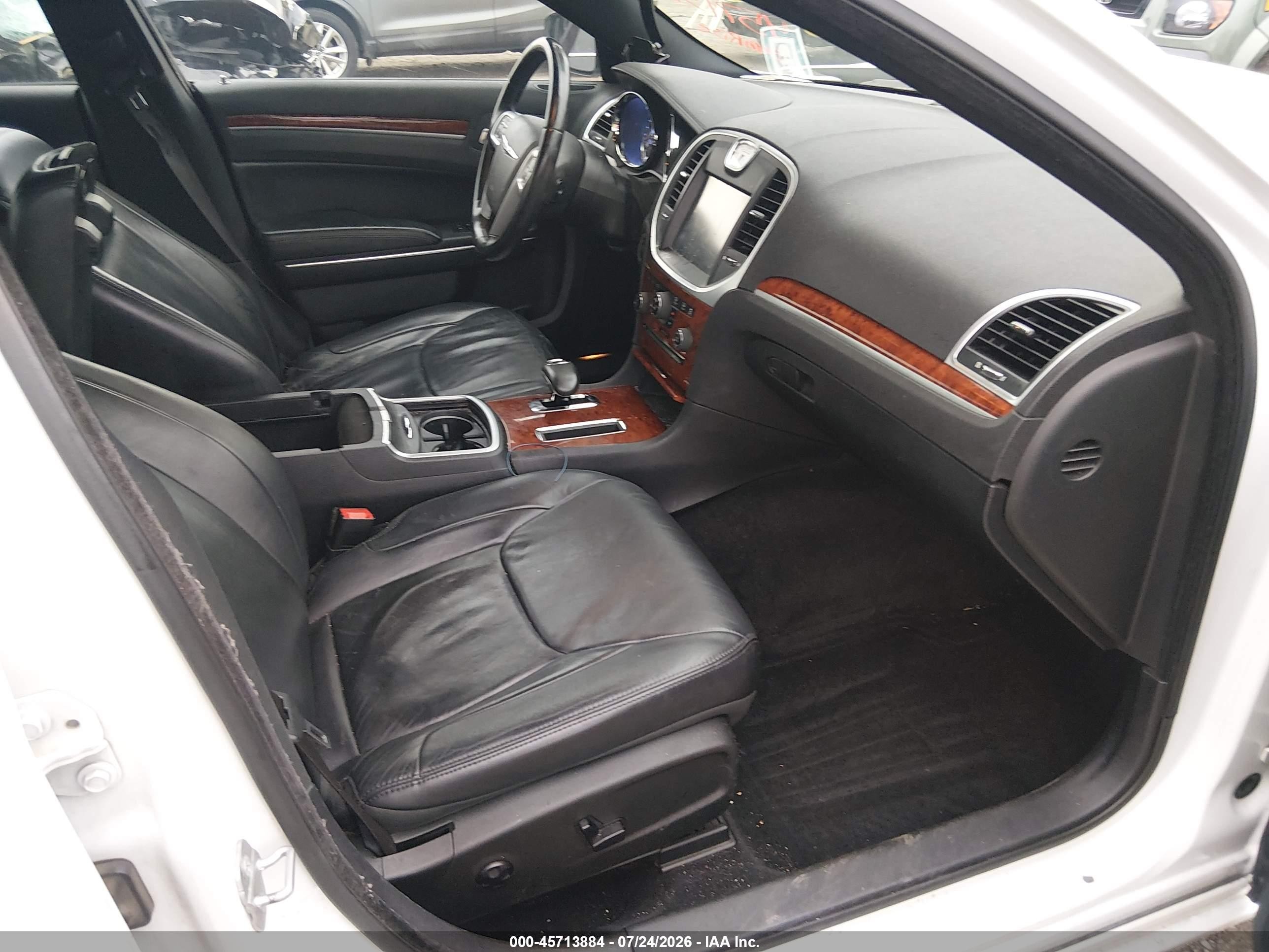 2014 Chrysler 300   White vin: 2C3CCARG6EH183891