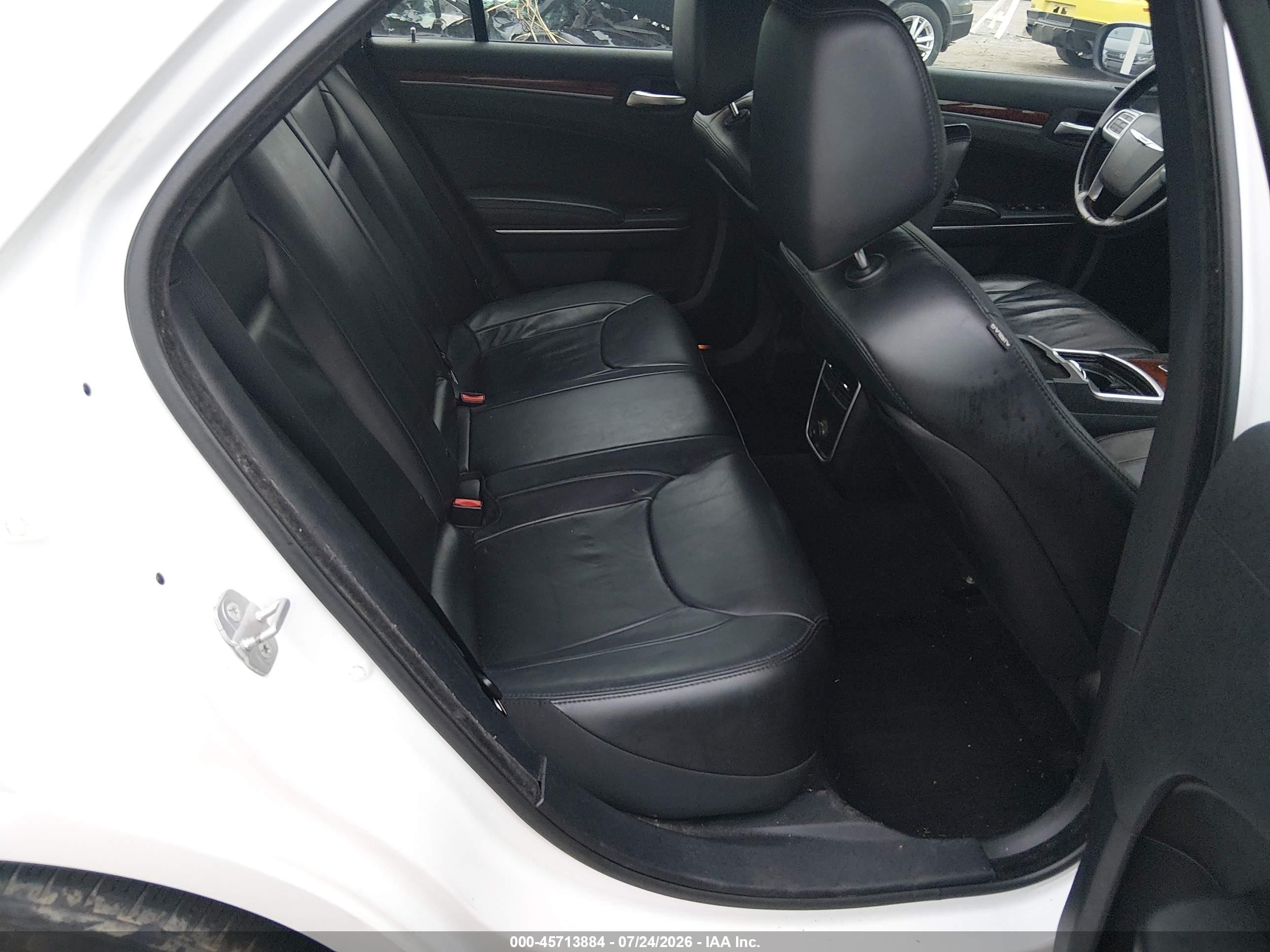 2014 Chrysler 300   White vin: 2C3CCARG6EH183891
