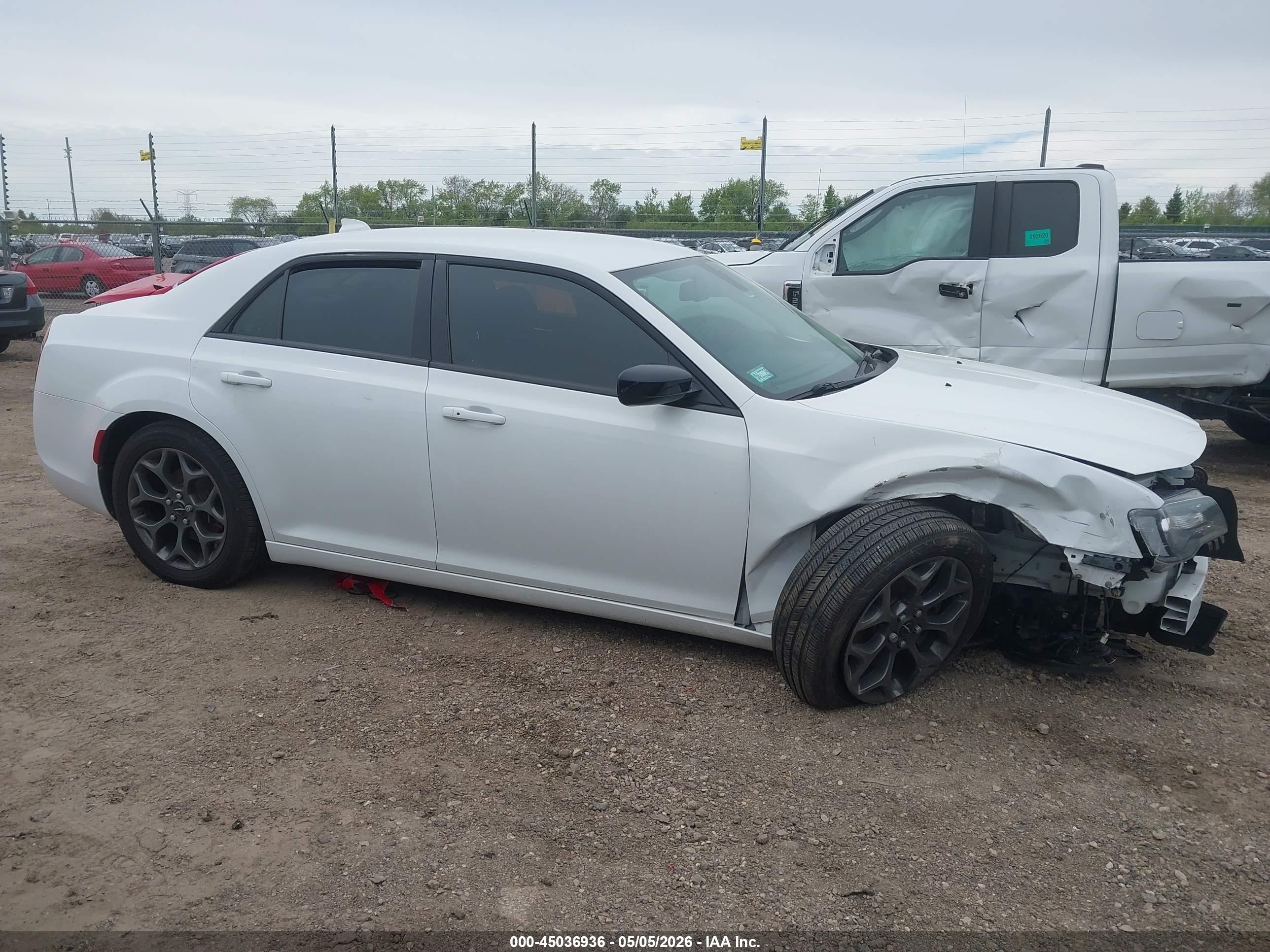 2018 Chrysler 300 Touring Awd Белый vin: 2C3CCARG6JH321276