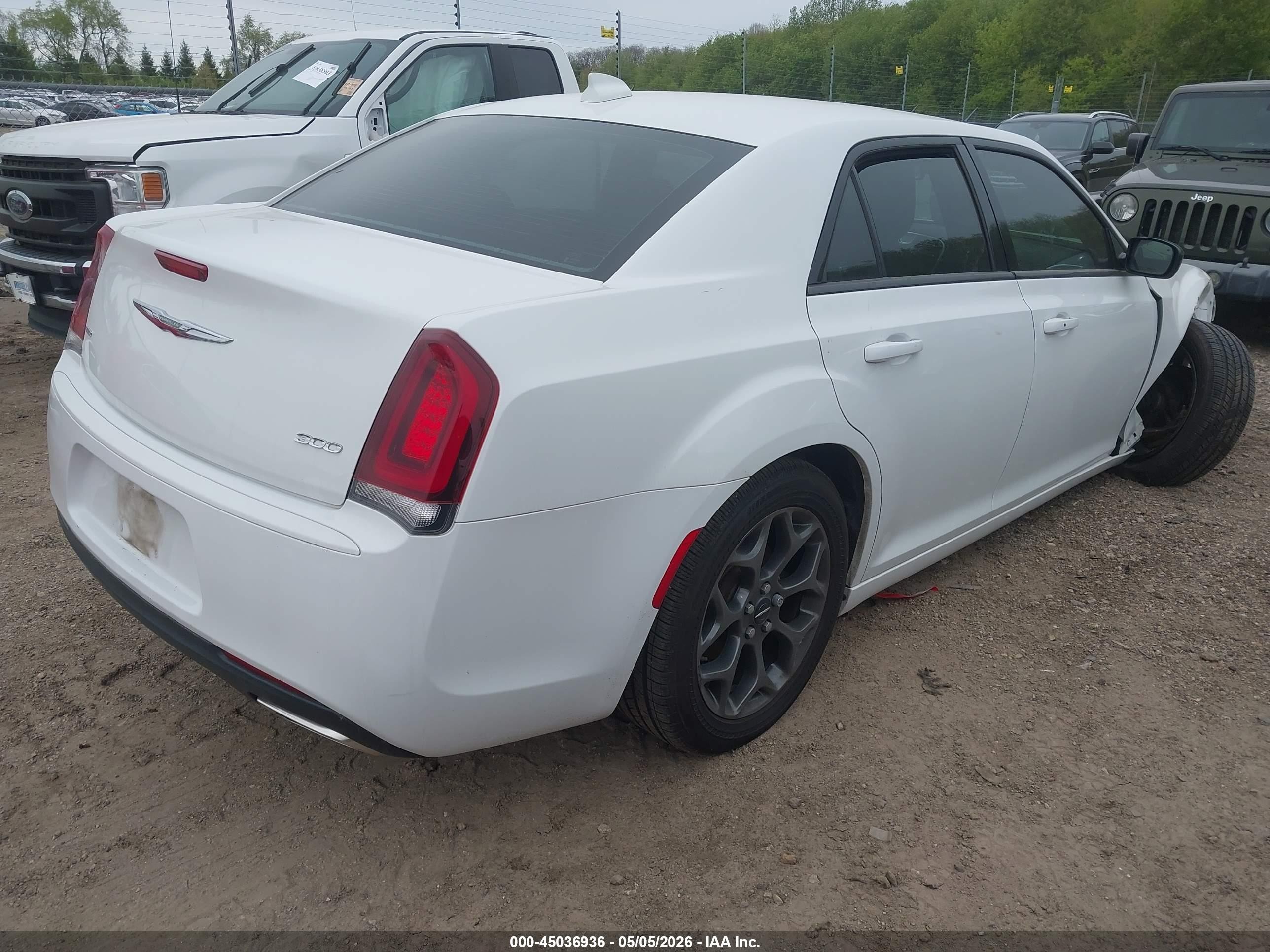 2018 Chrysler 300 Touring Awd Белый vin: 2C3CCARG6JH321276