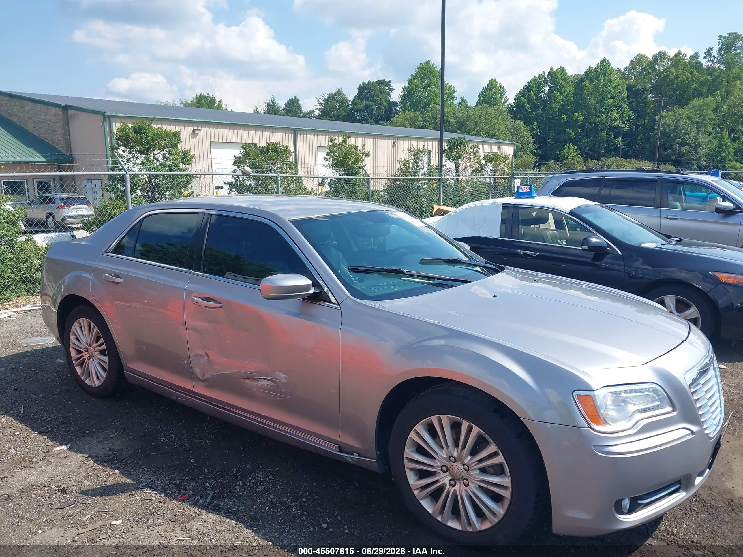 2014 Chrysler 300 Серебряный vin: 2C3CCARG7EH337329