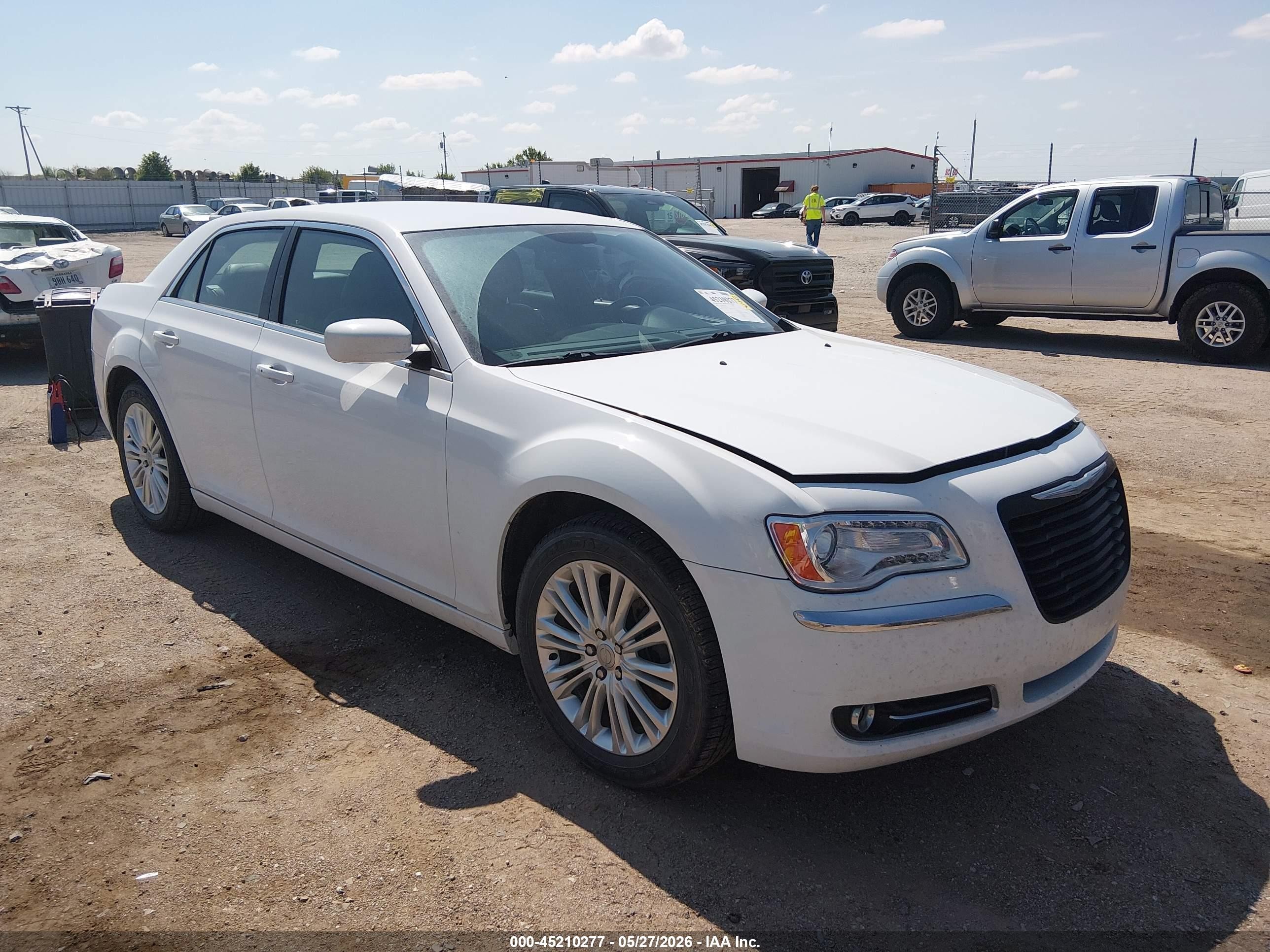 2014 Chrysler 300   White vin: 2C3CCARG8EH232878