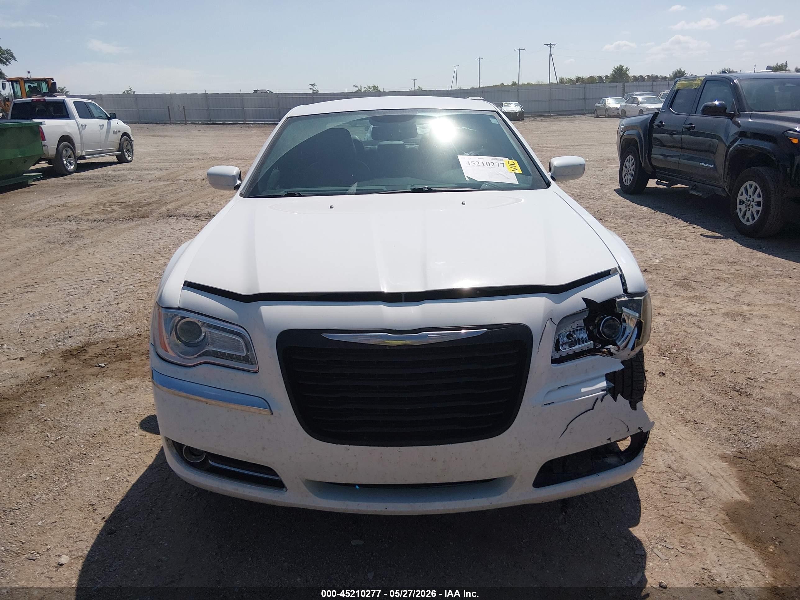 2014 Chrysler 300   White vin: 2C3CCARG8EH232878