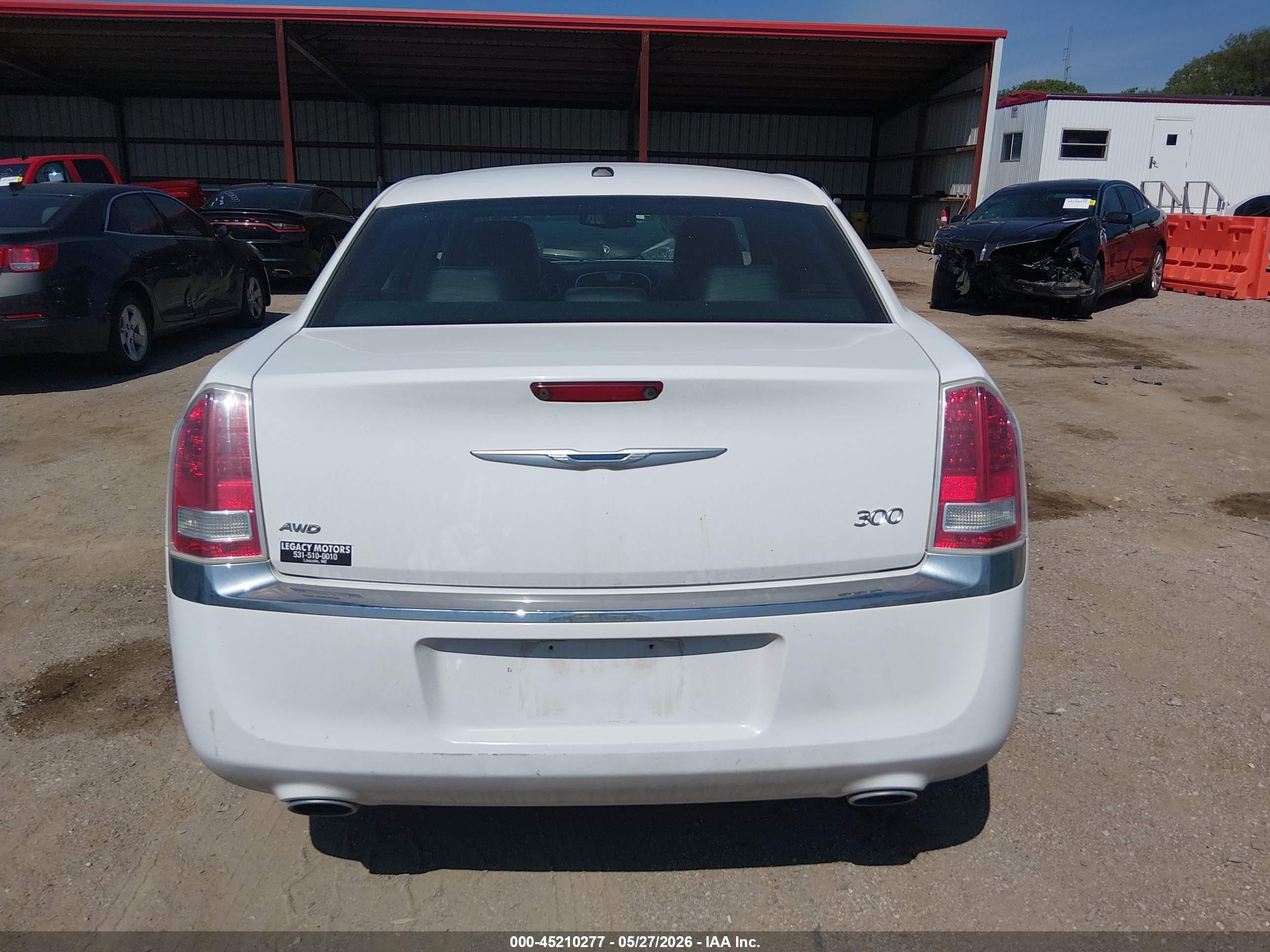 2014 Chrysler 300   White vin: 2C3CCARG8EH232878