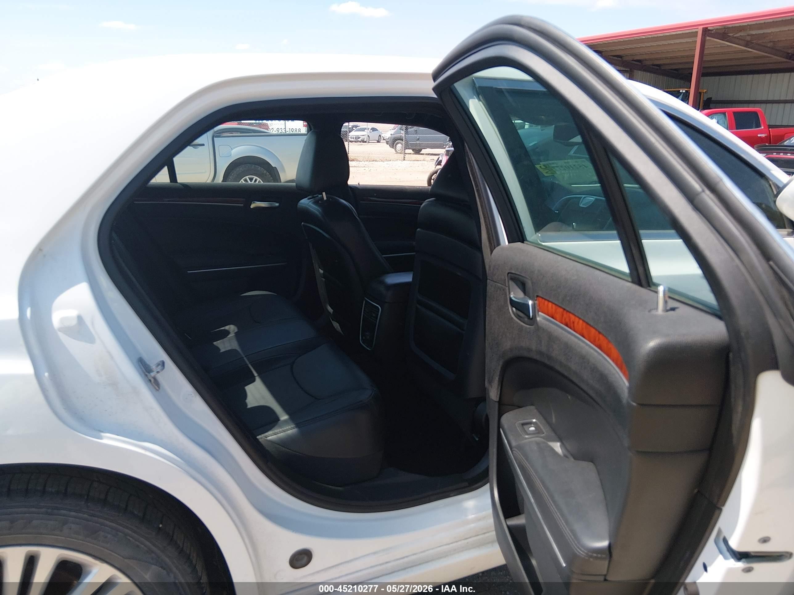 2014 Chrysler 300   White vin: 2C3CCARG8EH232878