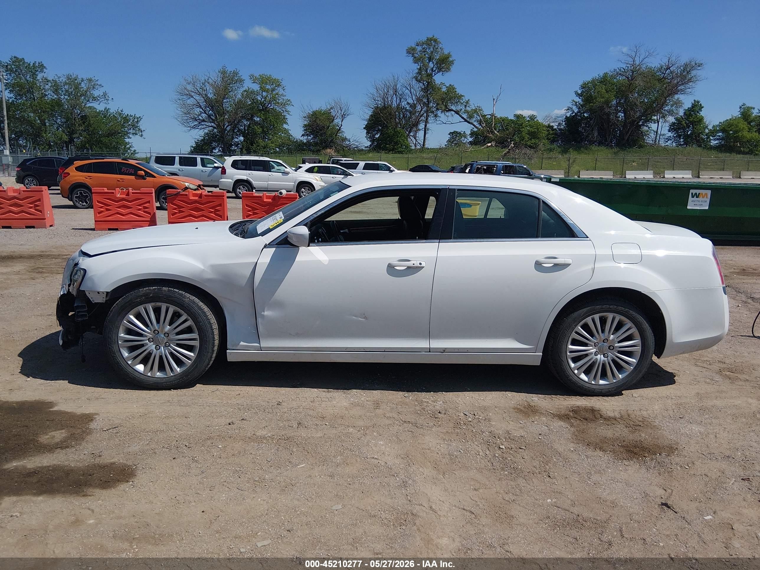 2014 Chrysler 300   White vin: 2C3CCARG8EH232878