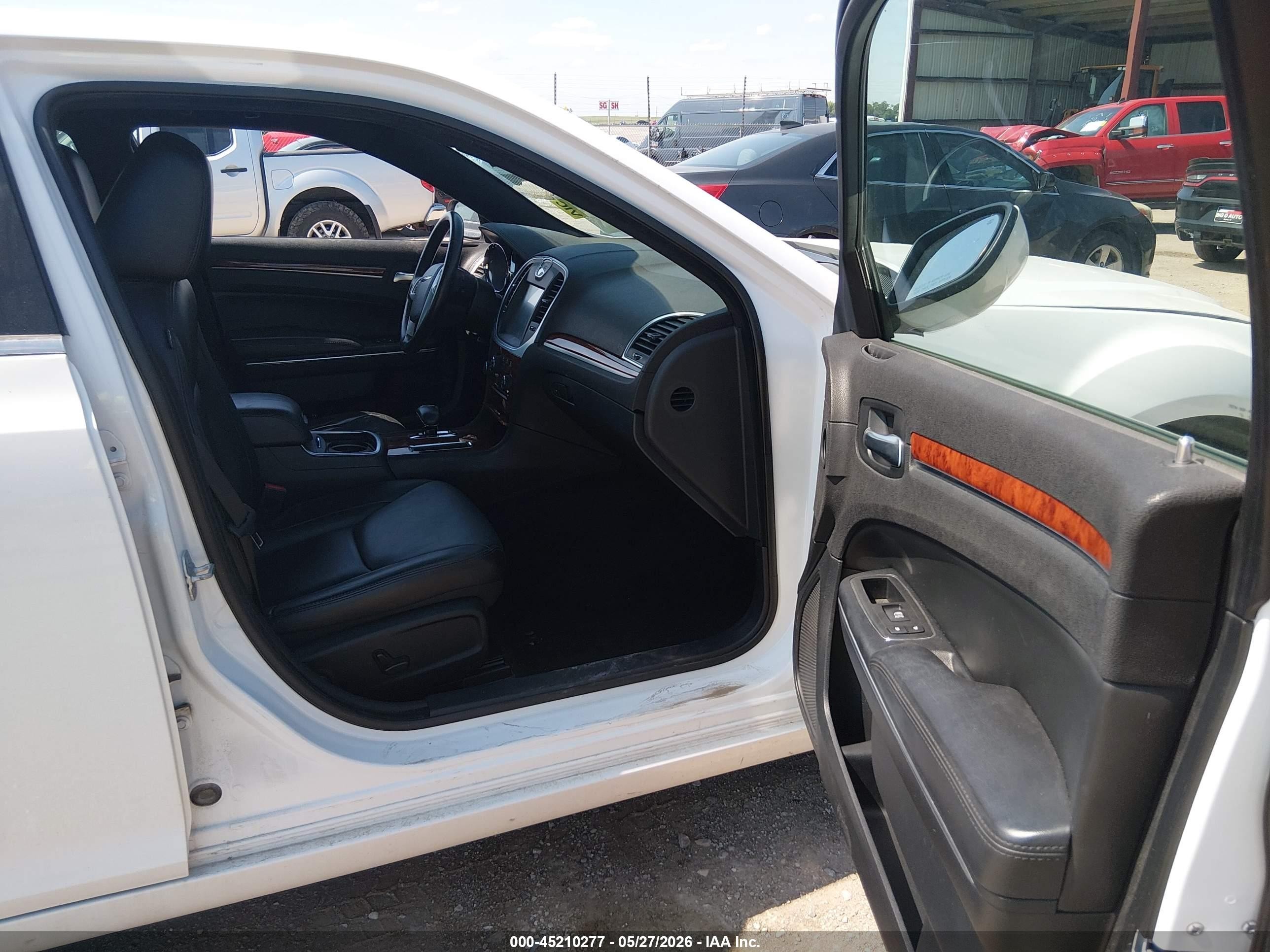 2014 Chrysler 300   White vin: 2C3CCARG8EH232878