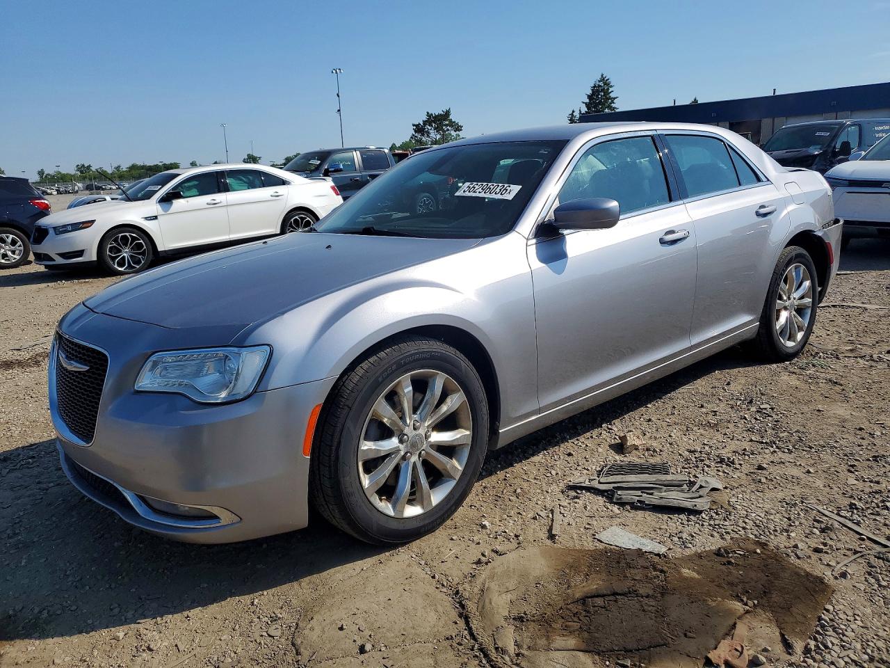 2015 Chrysler 300 Limited Серебряный vin: 2C3CCARG8FH793244
