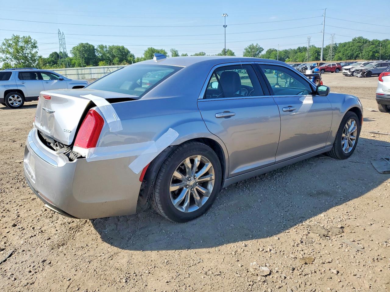 2015 Chrysler 300 Limited Silver vin: 2C3CCARG8FH793244