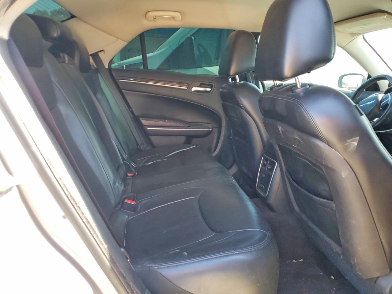 2015 Chrysler 300 Limited Серебряный vin: 2C3CCARG9FH773066