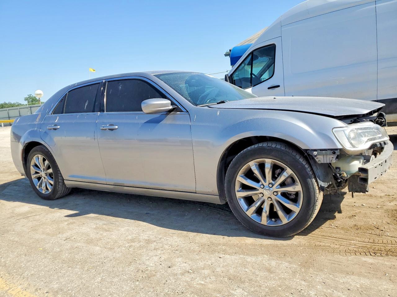 2015 Chrysler 300 Limited Серебряный vin: 2C3CCARG9FH773066