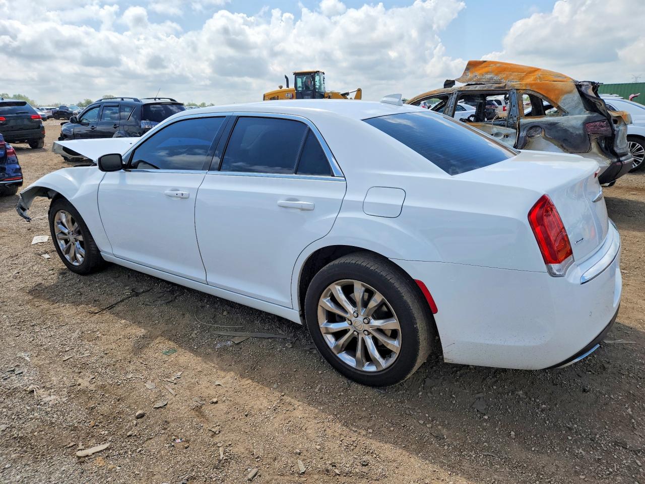 2015 Chrysler 300 Limited White vin: 2C3CCARG9FH923323