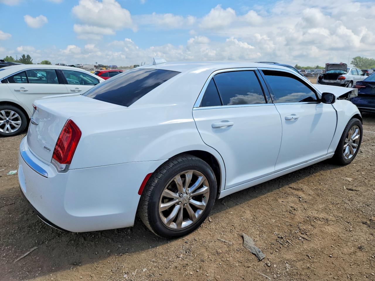 2015 Chrysler 300 Limited White vin: 2C3CCARG9FH923323