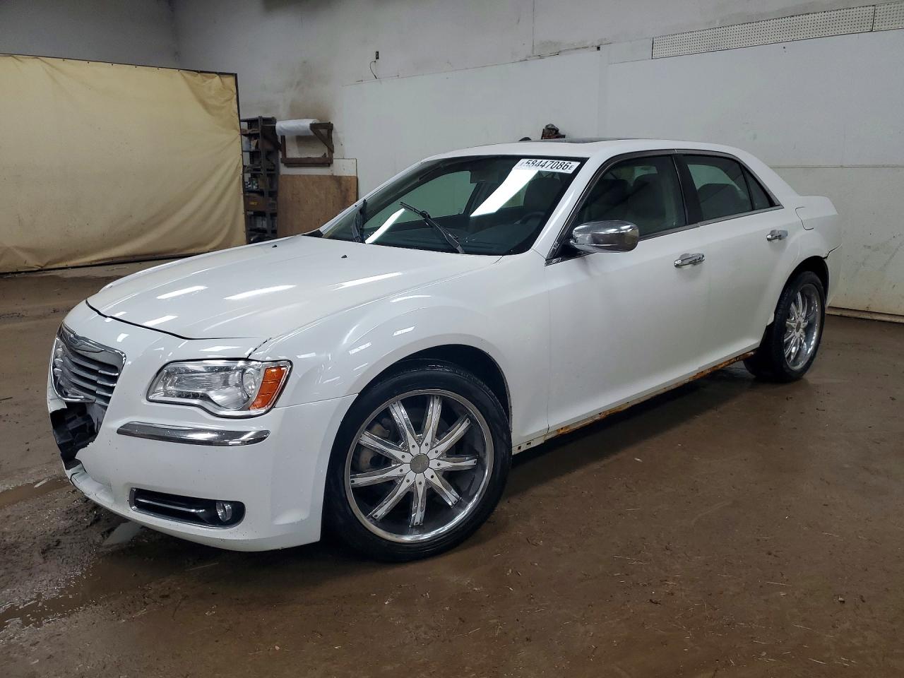 2013 Chrysler 300 White vin: 2C3CCARGXDH533411