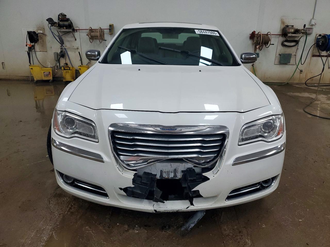 2013 Chrysler 300 White vin: 2C3CCARGXDH533411