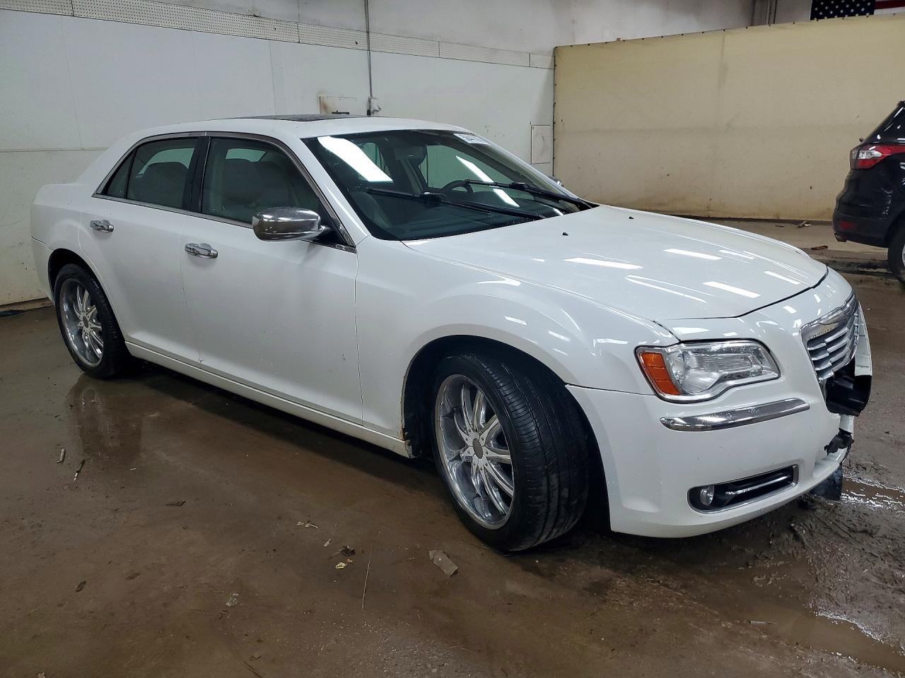2013 Chrysler 300 White vin: 2C3CCARGXDH533411