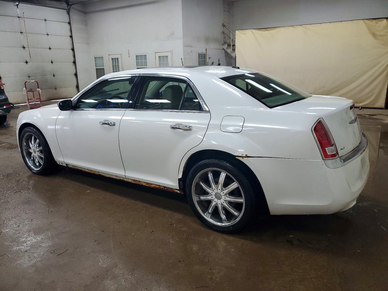 2013 Chrysler 300 White vin: 2C3CCARGXDH533411