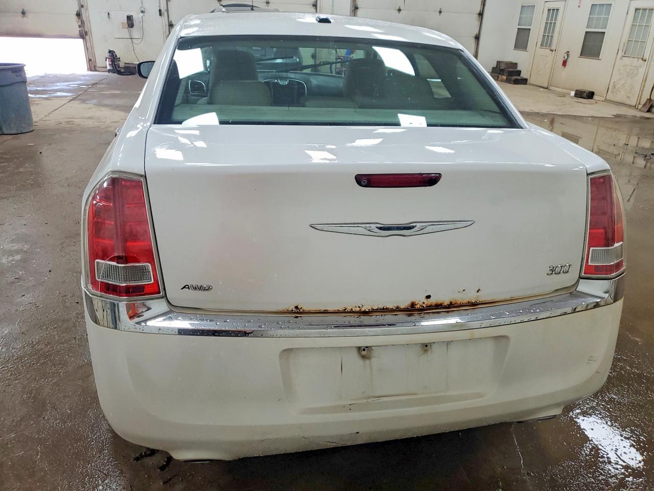 2013 Chrysler 300 White vin: 2C3CCARGXDH533411