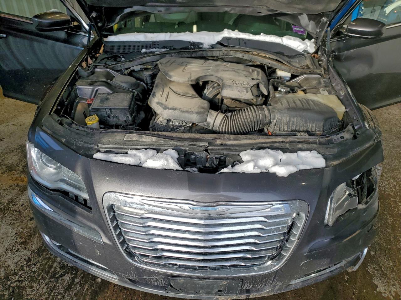2014 Chrysler 300 Silver vin: 2C3CCARGXEH120390