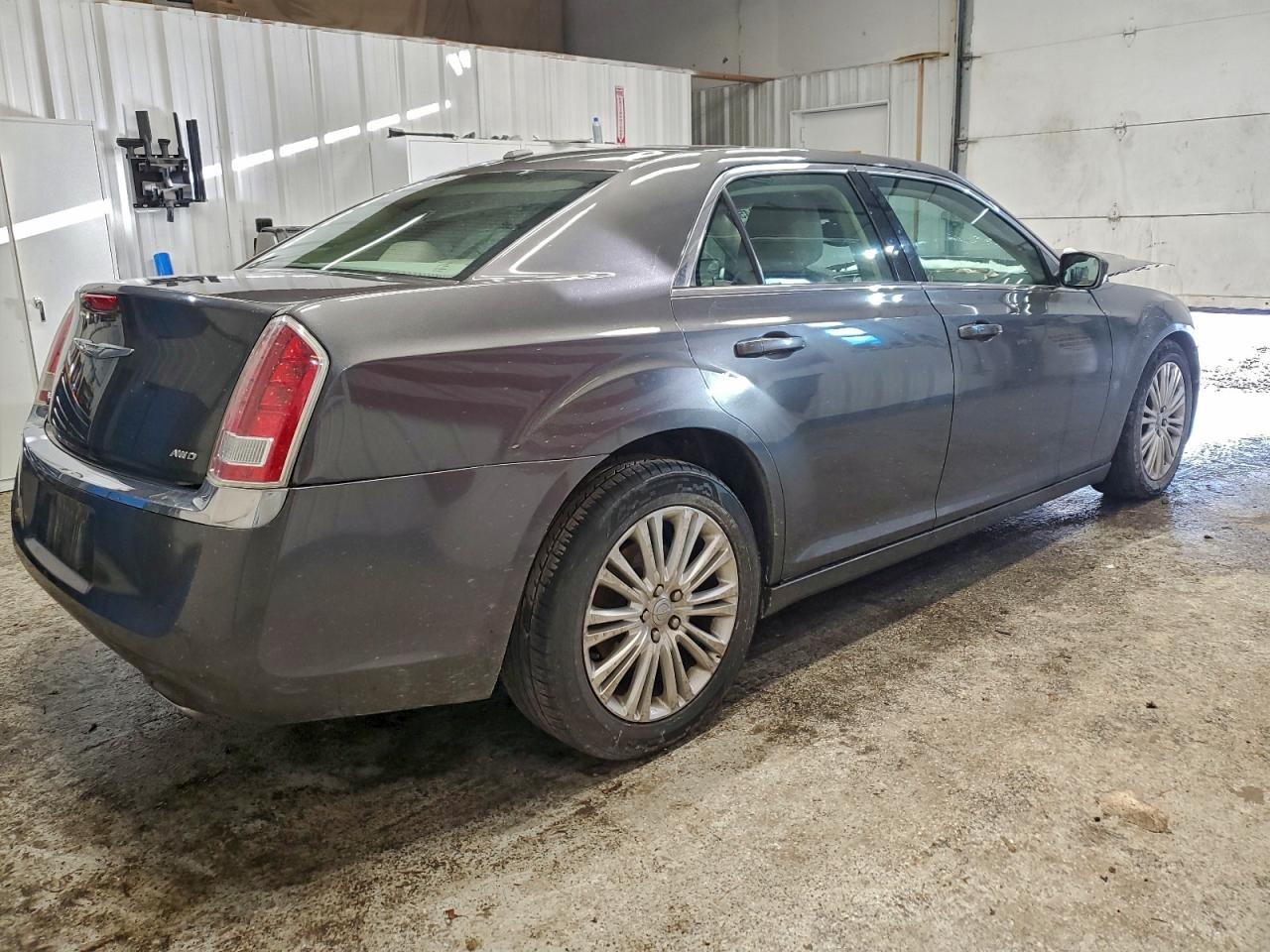 2014 Chrysler 300 Silver vin: 2C3CCARGXEH120390
