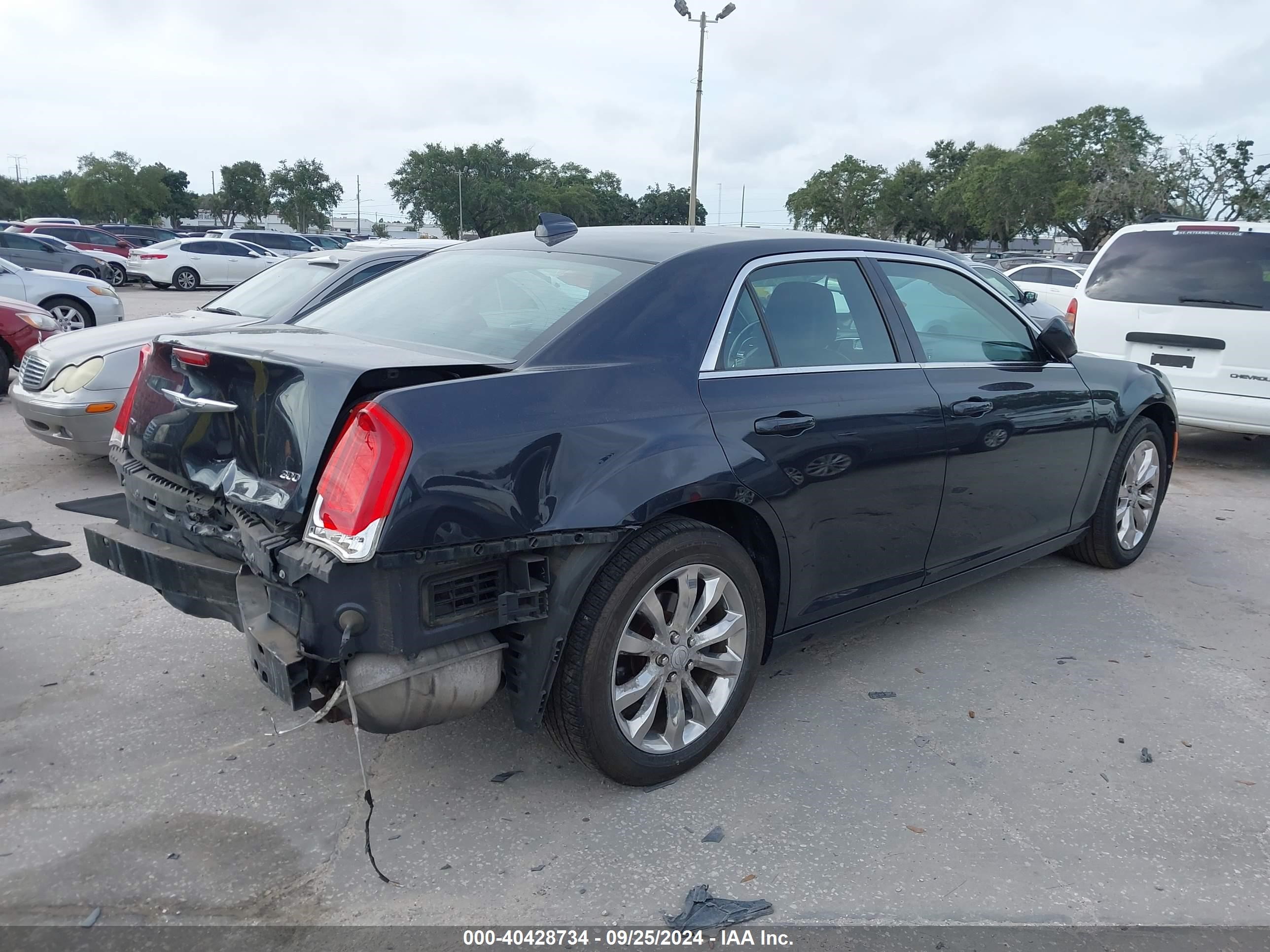 2015 Chrysler 300 Limited Blue vin: 2C3CCARGXFH757085