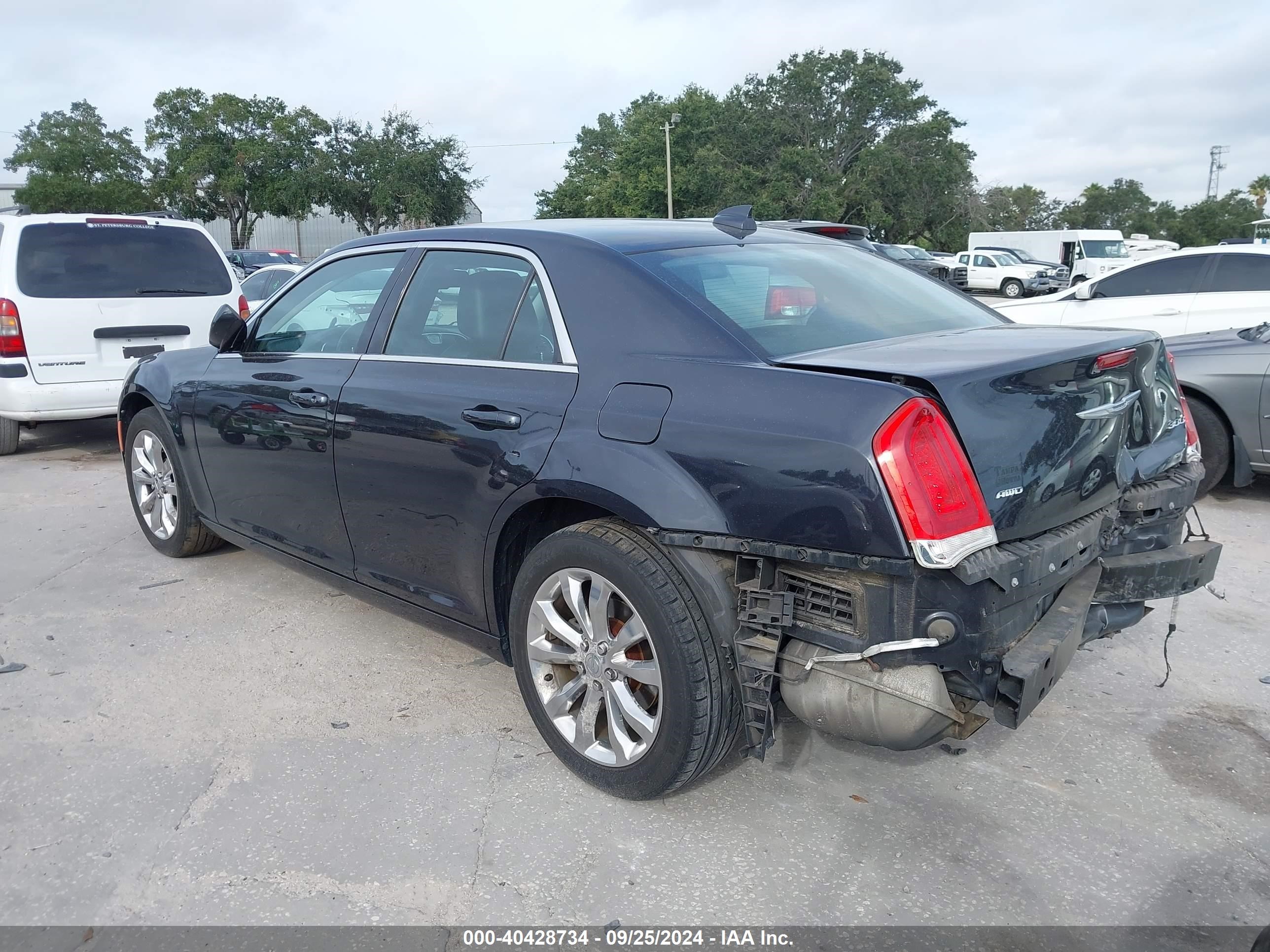 2015 Chrysler 300 Limited Blue vin: 2C3CCARGXFH757085