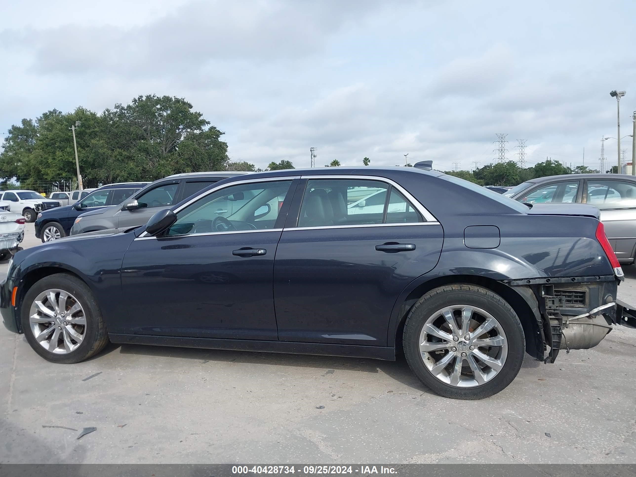2015 Chrysler 300 Limited Blue vin: 2C3CCARGXFH757085