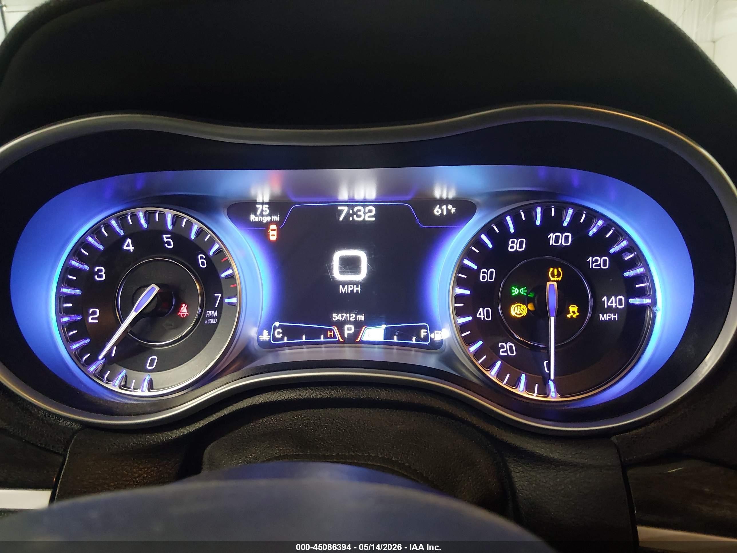 2015 Chrysler 300 Limited White vin: 2C3CCARGXFH808391