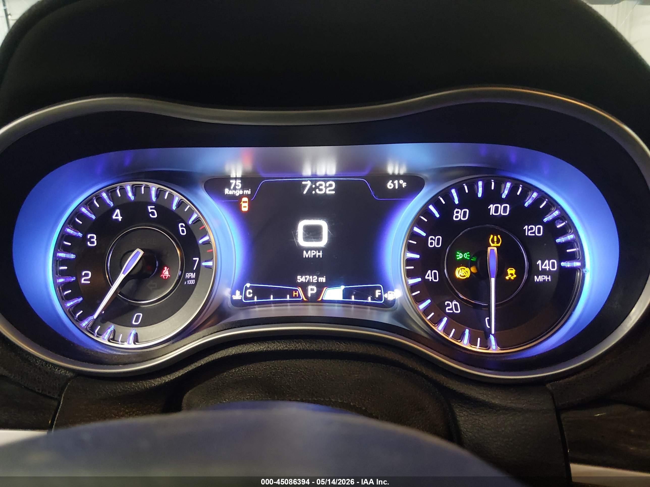 2015 Chrysler 300 Limited White vin: 2C3CCARGXFH808391