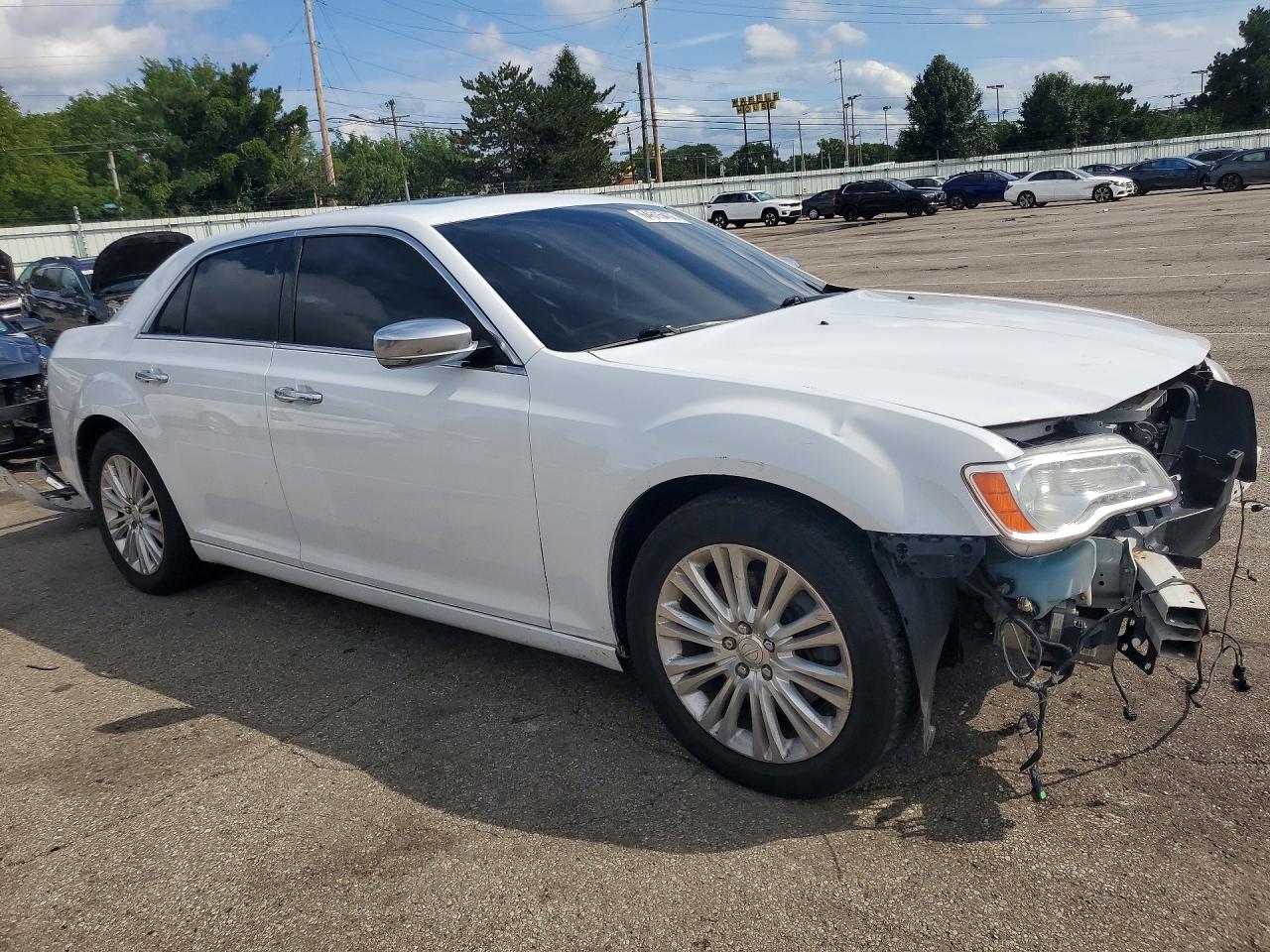 2013 Chrysler 300c Luxury White vin: 2C3CCAST2DH595389