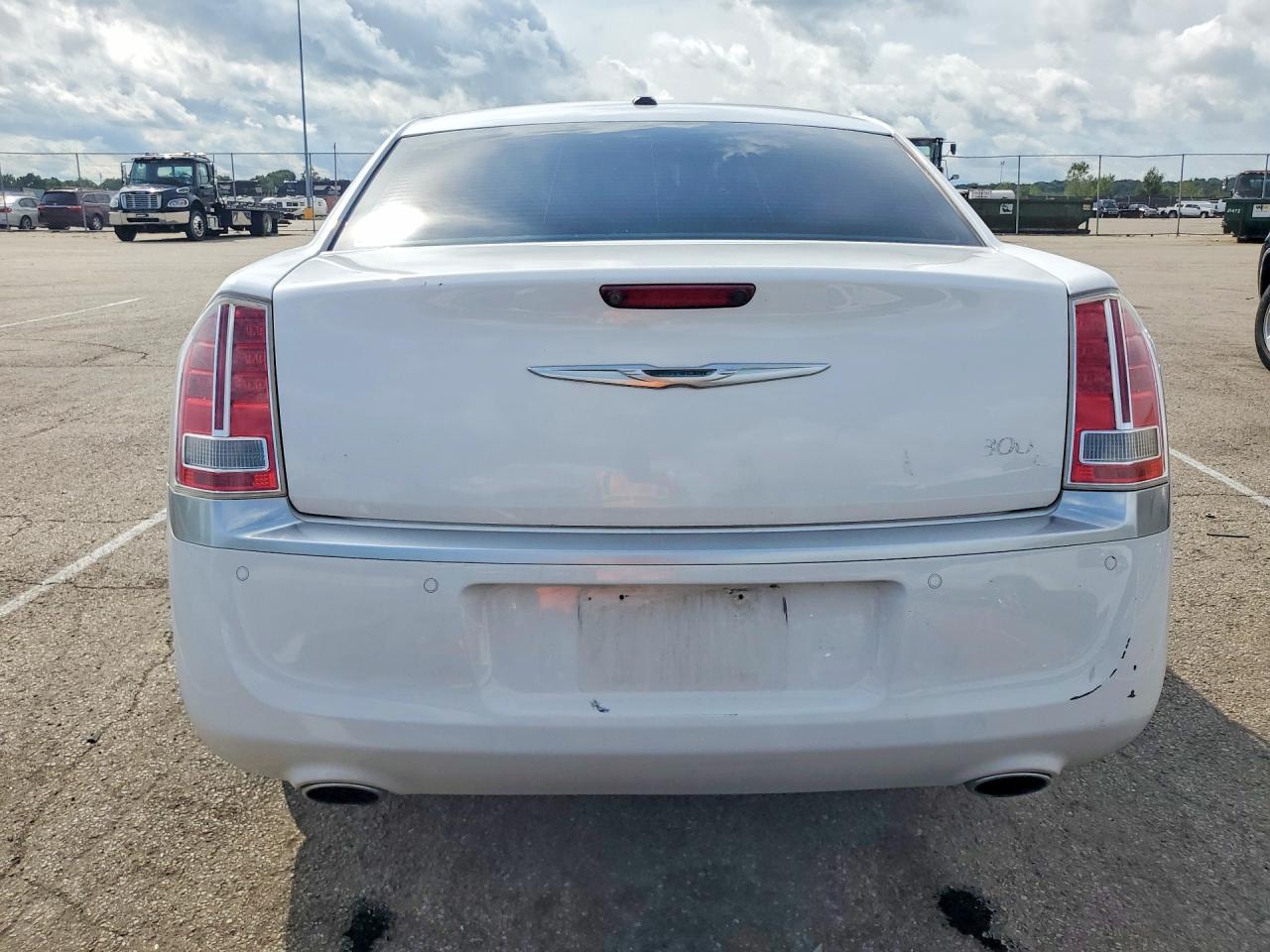 2013 Chrysler 300c Luxury White vin: 2C3CCAST2DH595389