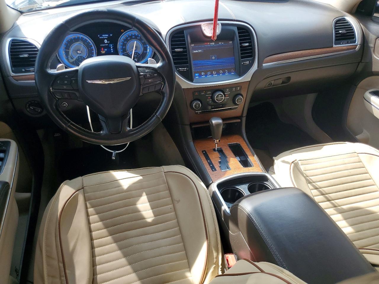 2013 Chrysler 300c Luxury White vin: 2C3CCAST2DH595389