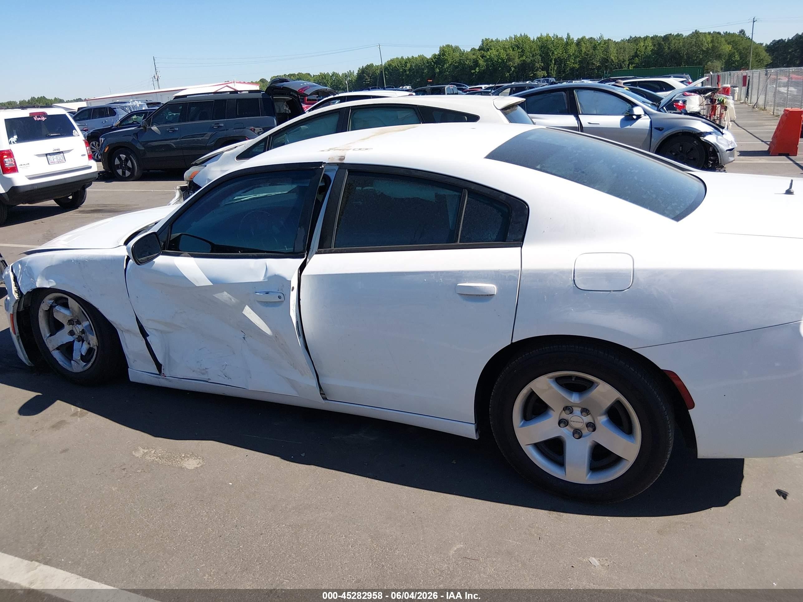 2015 Dodge Charger Police White vin: 2C3CDXAT3FH820004
